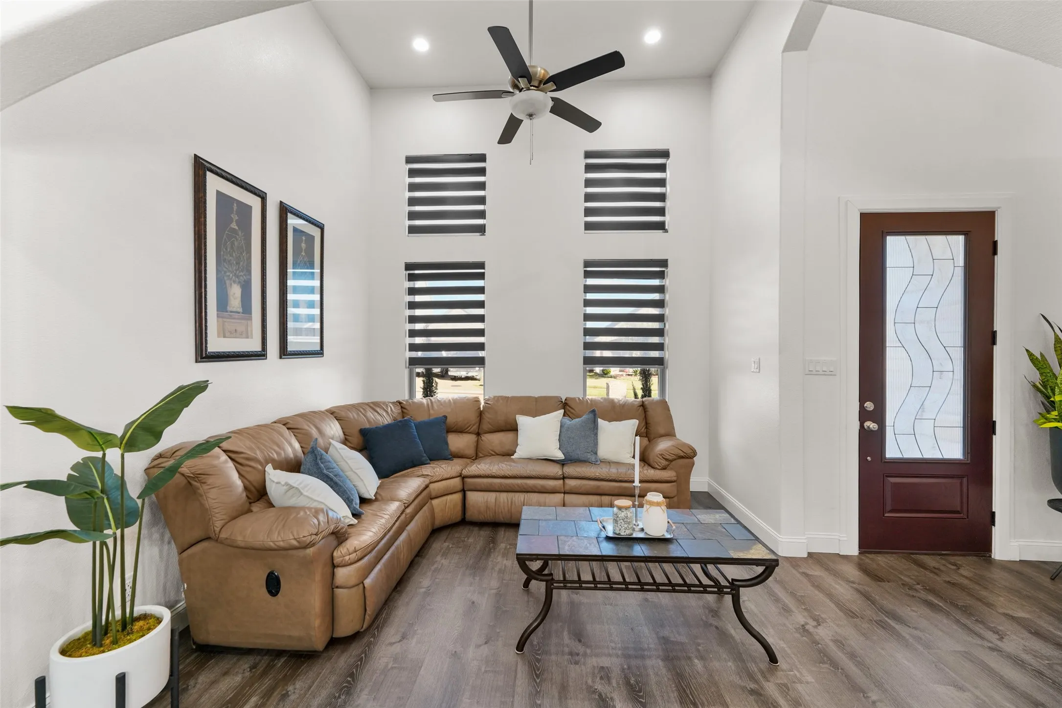 Single Family Residence For Rent in Ellis County , 1705 Prestwick Lane, Ennis, Texas 75119, 4 Bedroom, 4 Bathroom, 2 Garage spaces, 3,048 Sqft, built in 2021, mls#21393758, Real Estate Agent in Ennis, Homes For Rent in Ellis county, Homes For Rent in Ennis, Realtor in Ennis Texas, Real Estate Brokerage Independent Realty Texas, Luminita Cordes Realtor