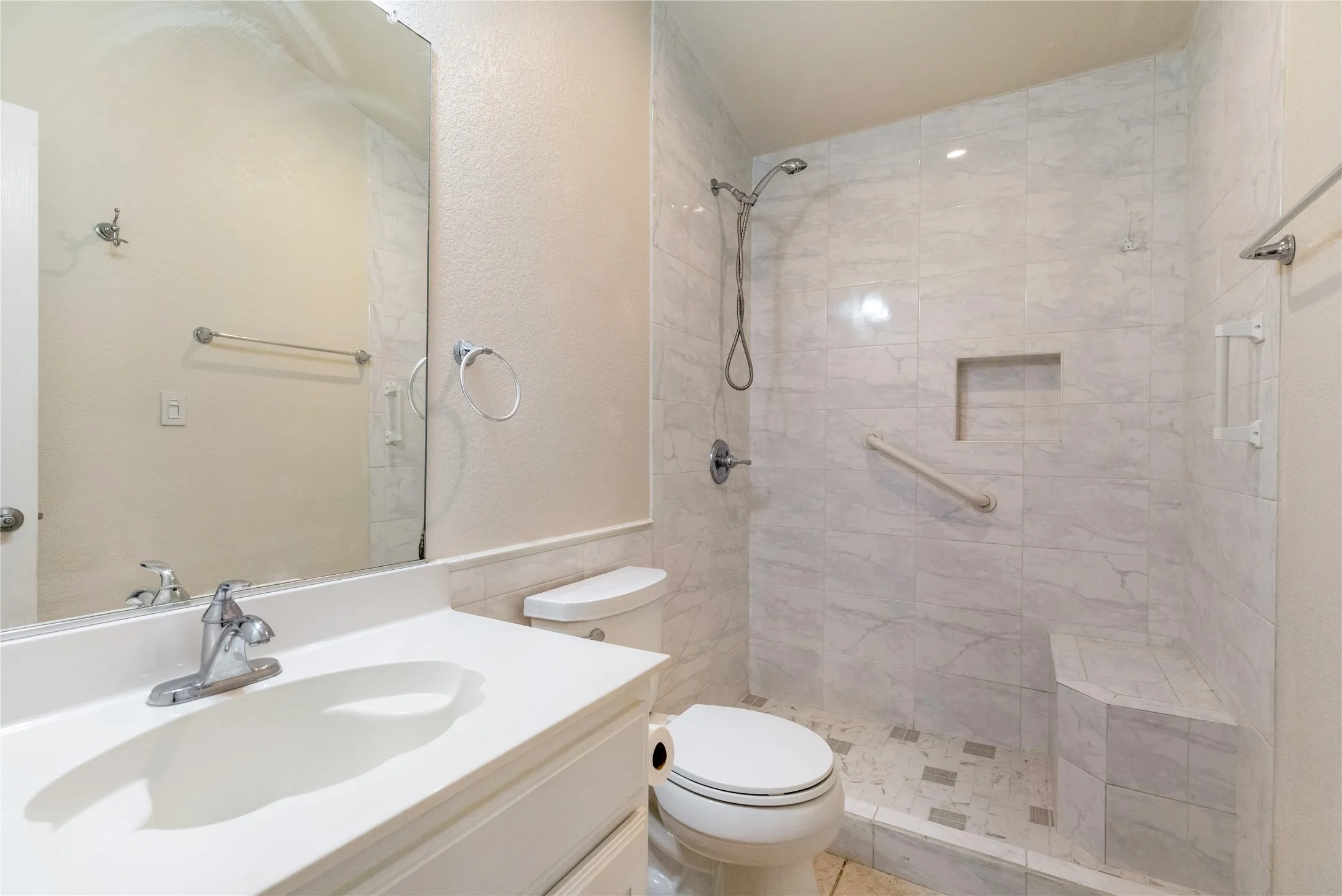 Single Family Residence For Sale in Tarrant County , 6037 Melanie Drive, Fort Worth, Texas 76131, 3 Bedroom, 2 Bathroom, 2 Garage spaces, 1,357 Sqft, built in 2006, mls#21392748, Real Estate Agent in Fort Worth, Homes For Sale in Tarrant county, Homes For Sale in Fort Worth, Realtor in Fort Worth Texas, Real Estate Brokerage Independent Realty Texas, Luminita Cordes Realtor