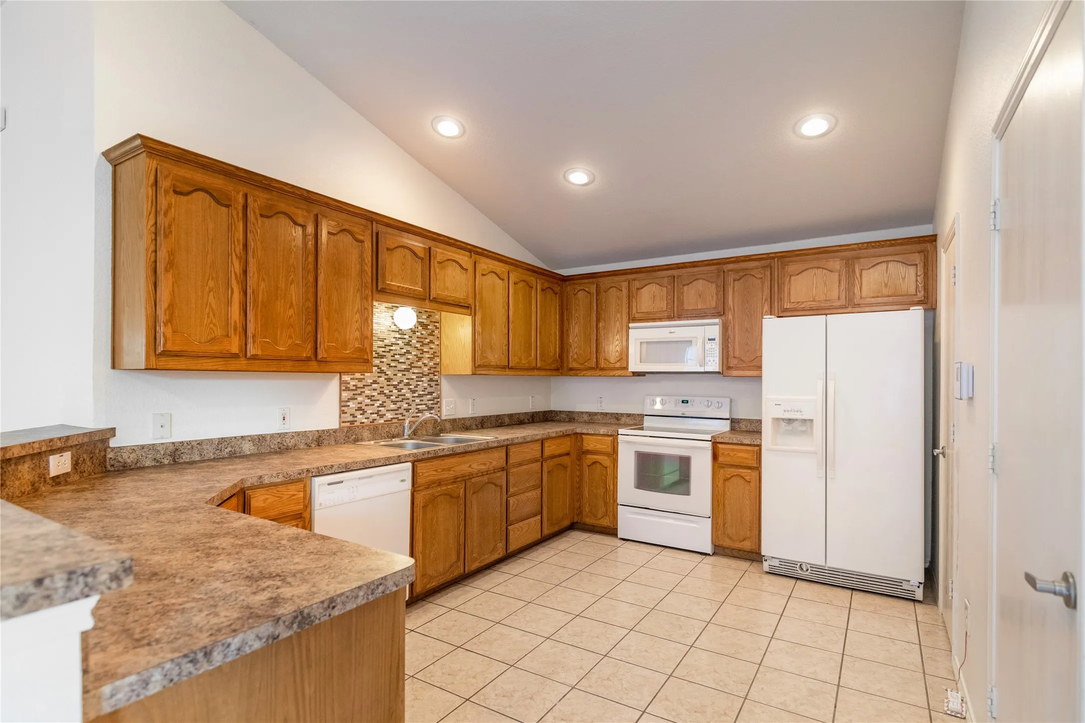 Single Family Residence For Sale in Tarrant County , 6037 Melanie Drive, Fort Worth, Texas 76131, 3 Bedroom, 2 Bathroom, 2 Garage spaces, 1,357 Sqft, built in 2006, mls#21392748, Real Estate Agent in Fort Worth, Homes For Sale in Tarrant county, Homes For Sale in Fort Worth, Realtor in Fort Worth Texas, Real Estate Brokerage Independent Realty Texas, Luminita Cordes Realtor