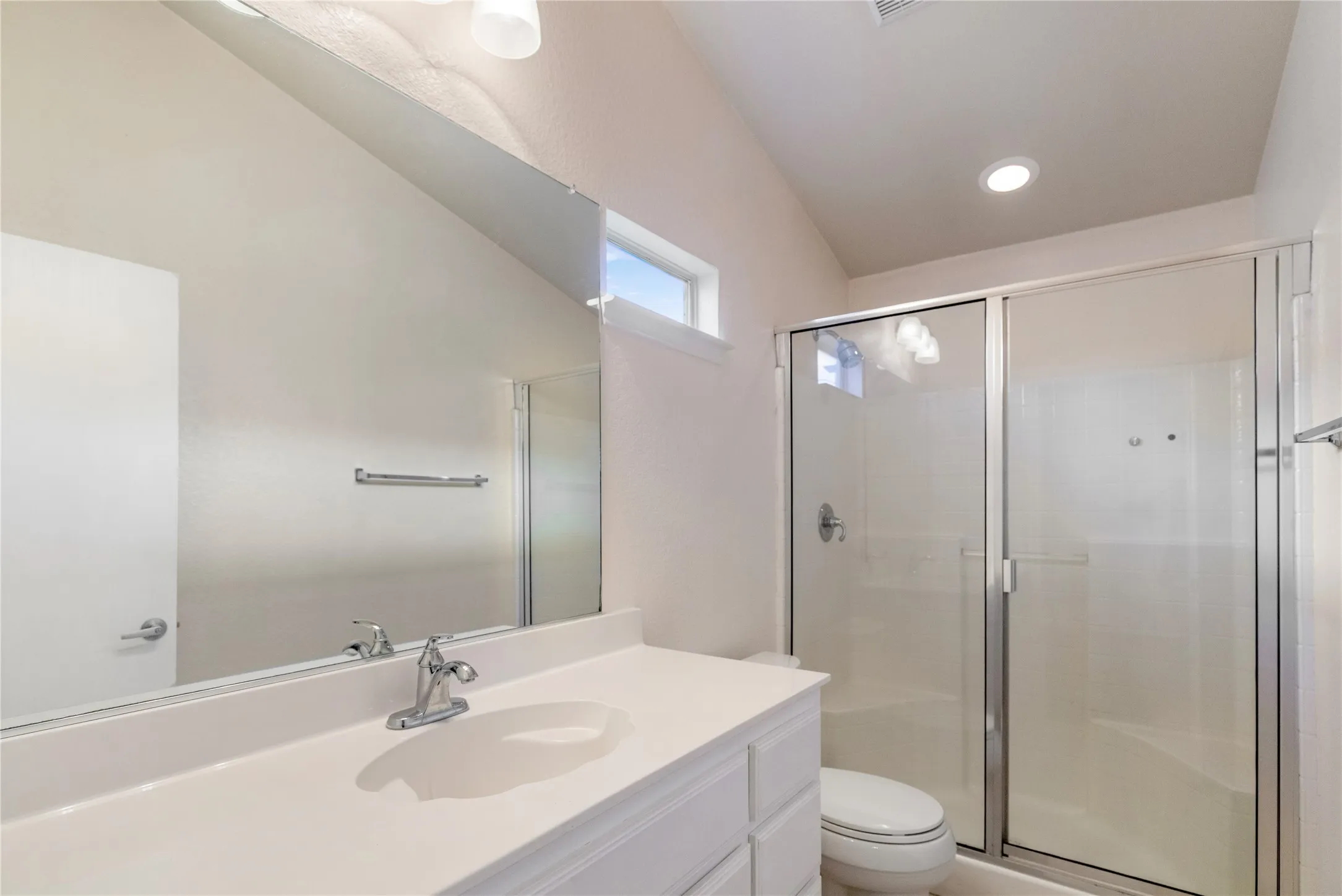 Single Family Residence For Sale in Tarrant County , 6037 Melanie Drive, Fort Worth, Texas 76131, 3 Bedroom, 2 Bathroom, 2 Garage spaces, 1,357 Sqft, built in 2006, mls#21392748, Real Estate Agent in Fort Worth, Homes For Sale in Tarrant county, Homes For Sale in Fort Worth, Realtor in Fort Worth Texas, Real Estate Brokerage Independent Realty Texas, Luminita Cordes Realtor