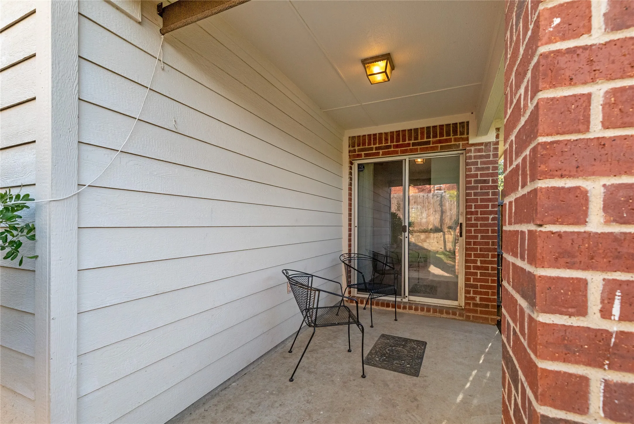 Single Family Residence For Sale in Tarrant County , 6037 Melanie Drive, Fort Worth, Texas 76131, 3 Bedroom, 2 Bathroom, 2 Garage spaces, 1,357 Sqft, built in 2006, mls#21392748, Real Estate Agent in Fort Worth, Homes For Sale in Tarrant county, Homes For Sale in Fort Worth, Realtor in Fort Worth Texas, Real Estate Brokerage Independent Realty Texas, Luminita Cordes Realtor
