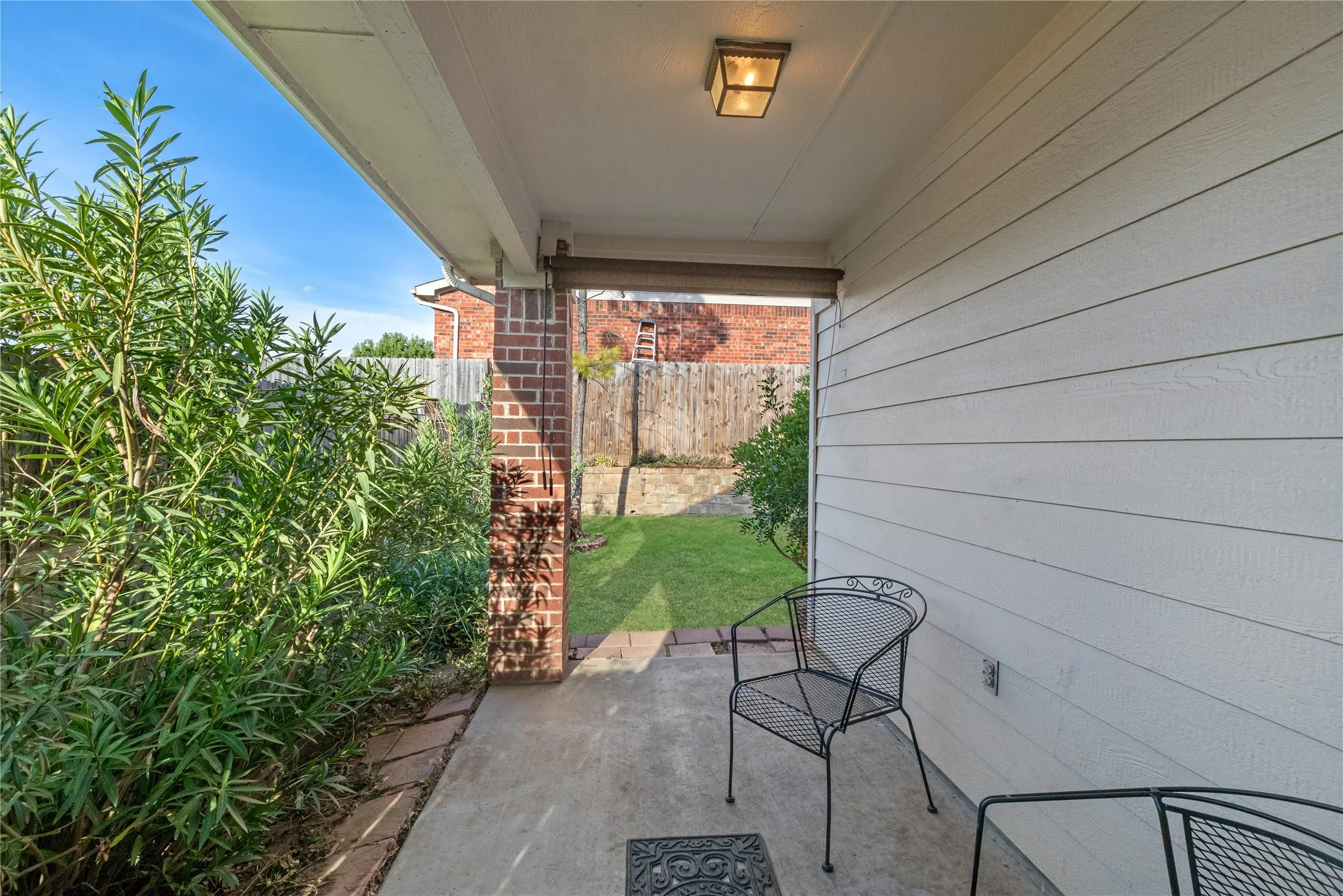 Single Family Residence For Sale in Tarrant County , 6037 Melanie Drive, Fort Worth, Texas 76131, 3 Bedroom, 2 Bathroom, 2 Garage spaces, 1,357 Sqft, built in 2006, mls#21392748, Real Estate Agent in Fort Worth, Homes For Sale in Tarrant county, Homes For Sale in Fort Worth, Realtor in Fort Worth Texas, Real Estate Brokerage Independent Realty Texas, Luminita Cordes Realtor