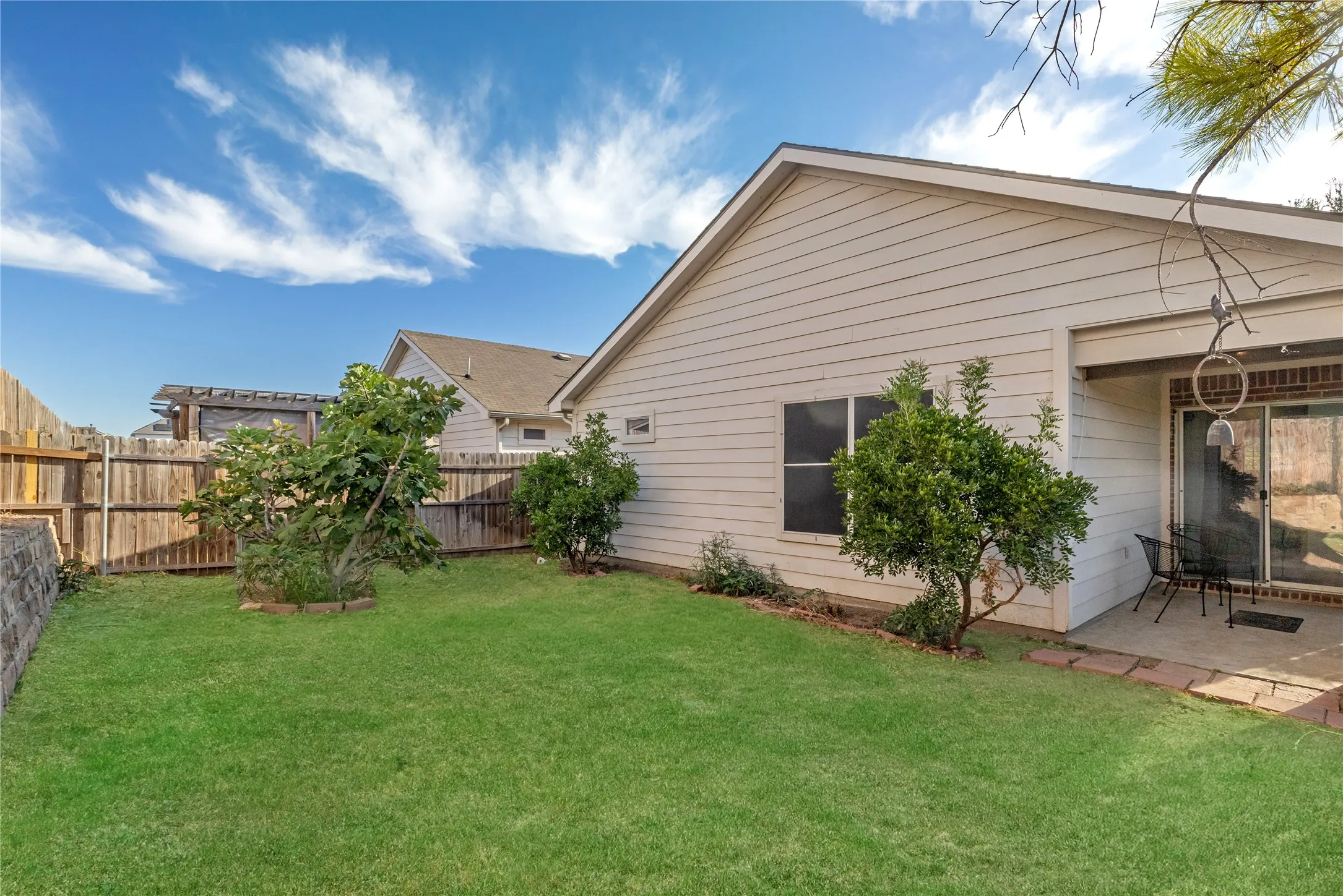 Single Family Residence For Sale in Tarrant County , 6037 Melanie Drive, Fort Worth, Texas 76131, 3 Bedroom, 2 Bathroom, 2 Garage spaces, 1,357 Sqft, built in 2006, mls#21392748, Real Estate Agent in Fort Worth, Homes For Sale in Tarrant county, Homes For Sale in Fort Worth, Realtor in Fort Worth Texas, Real Estate Brokerage Independent Realty Texas, Luminita Cordes Realtor