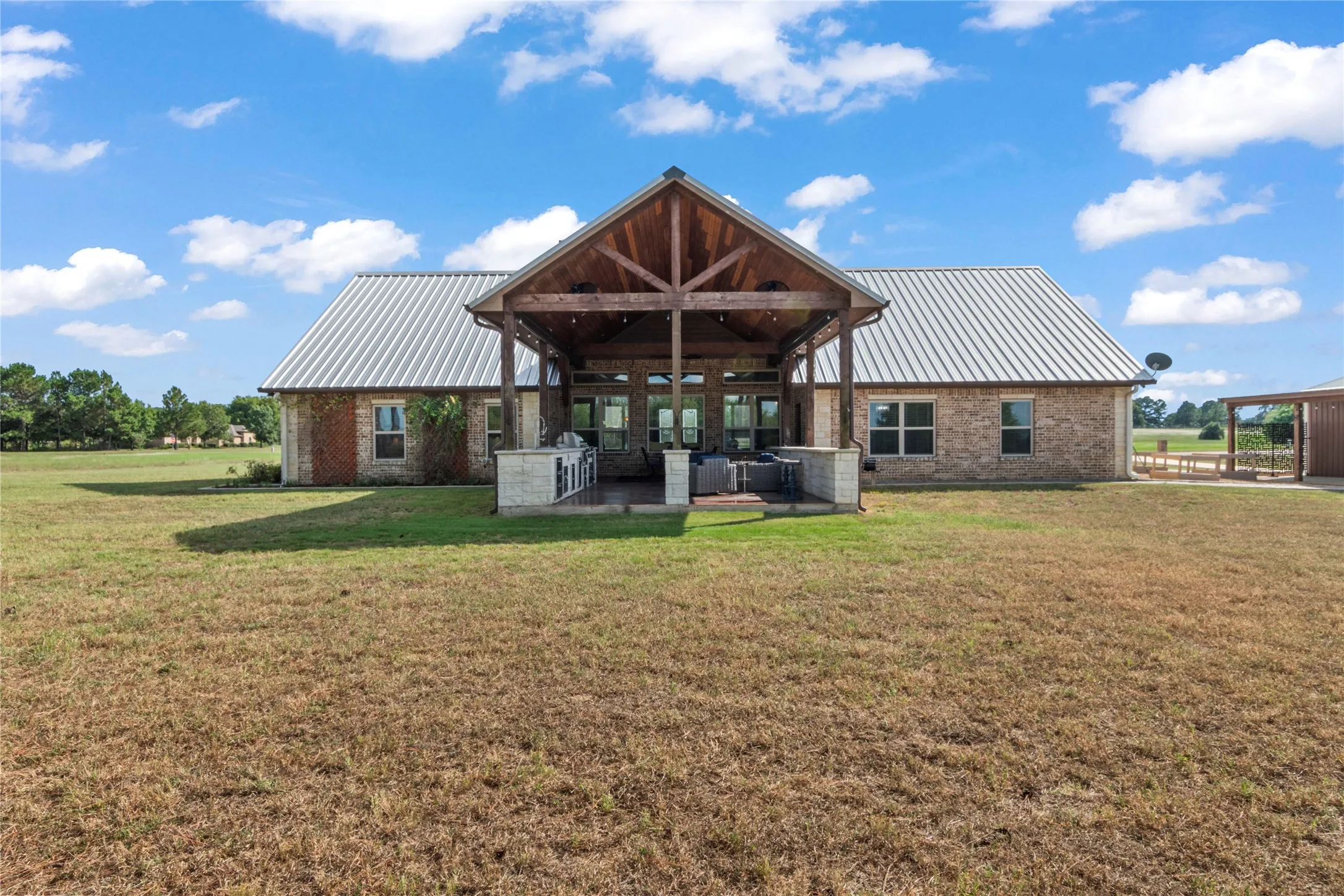 Single Family Residence For Sale in Henderson County , 4830 Bridle View Court, Athens, Texas 75752, 4 Bedroom, 4 Bathroom, 2 Garage spaces, 2,724 Sqft, built in 2016, mls#21392336, Real Estate Agent in Athens, Homes For Sale in Henderson county, Homes For Sale in Athens, Realtor in Athens Texas, Real Estate Brokerage Independent Realty Texas, Luminita Cordes Realtor