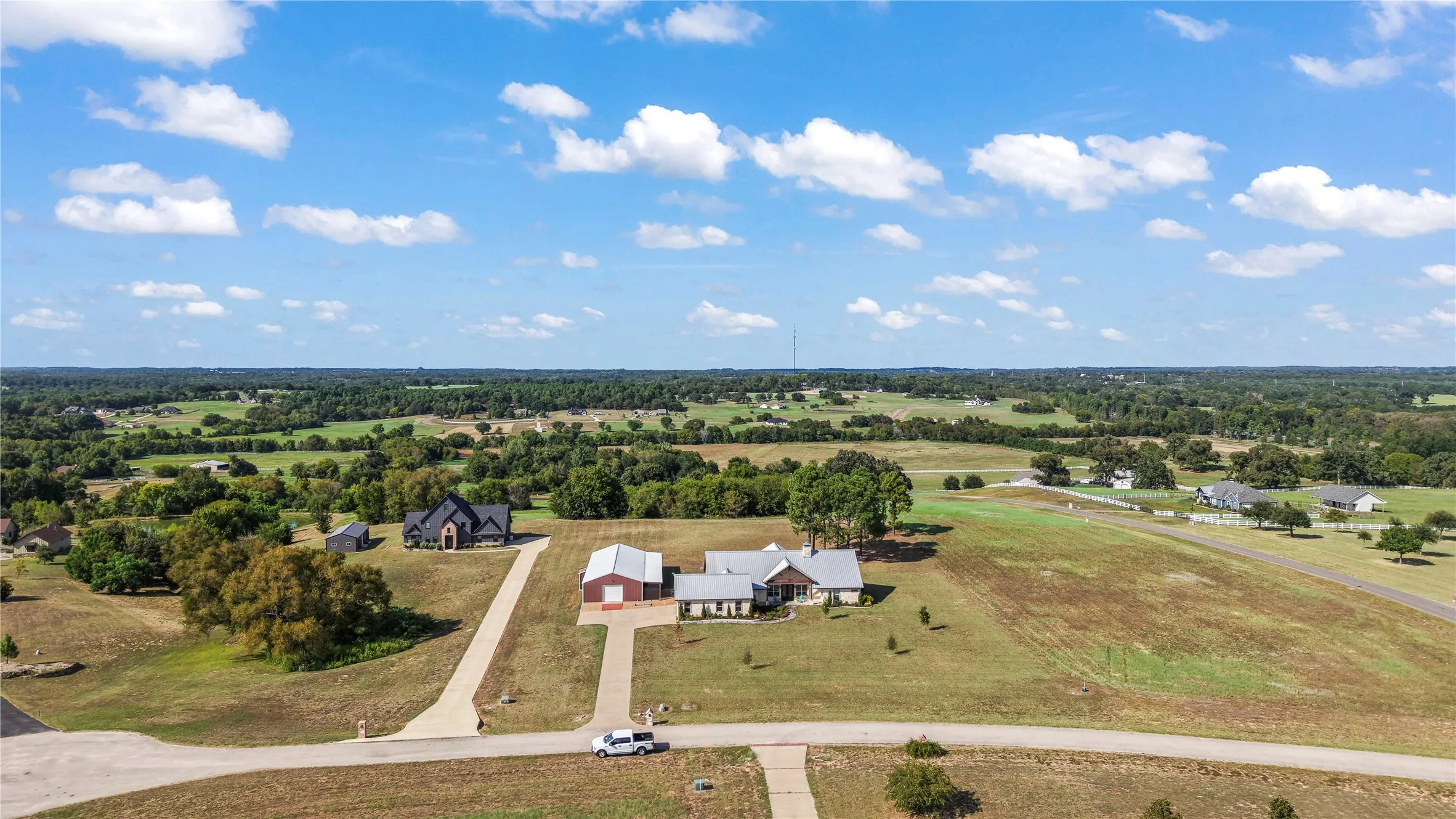 Single Family Residence For Sale in Henderson County , 4830 Bridle View Court, Athens, Texas 75752, 4 Bedroom, 4 Bathroom, 2 Garage spaces, 2,724 Sqft, built in 2016, mls#21392336, Real Estate Agent in Athens, Homes For Sale in Henderson county, Homes For Sale in Athens, Realtor in Athens Texas, Real Estate Brokerage Independent Realty Texas, Luminita Cordes Realtor