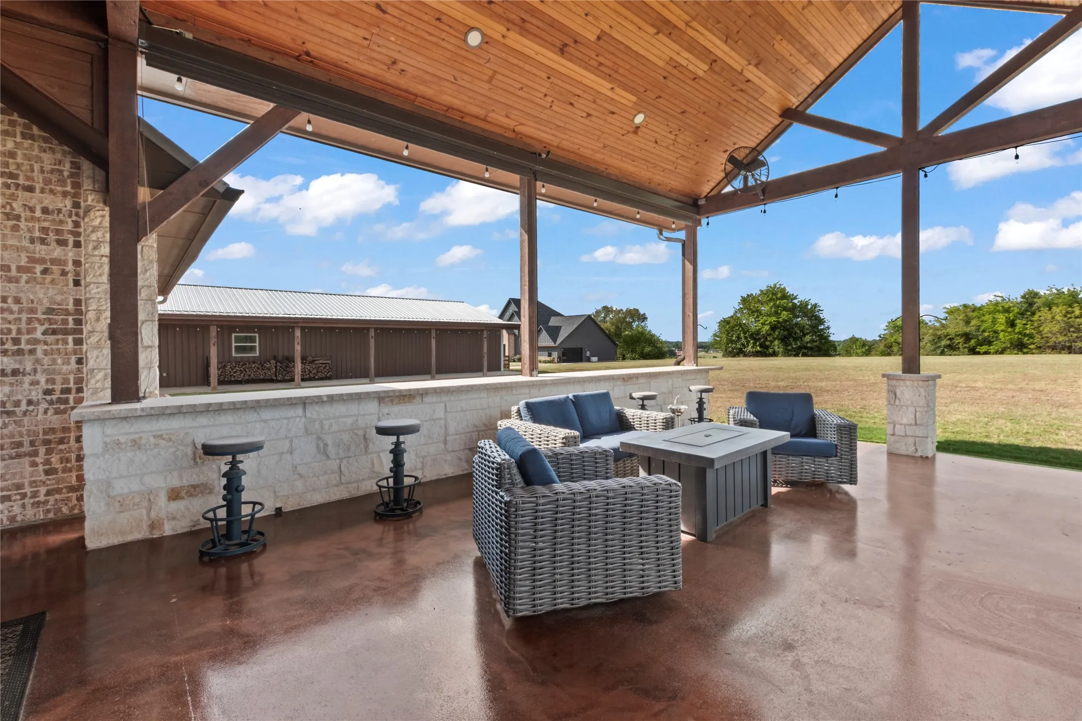 outdoor kitchen