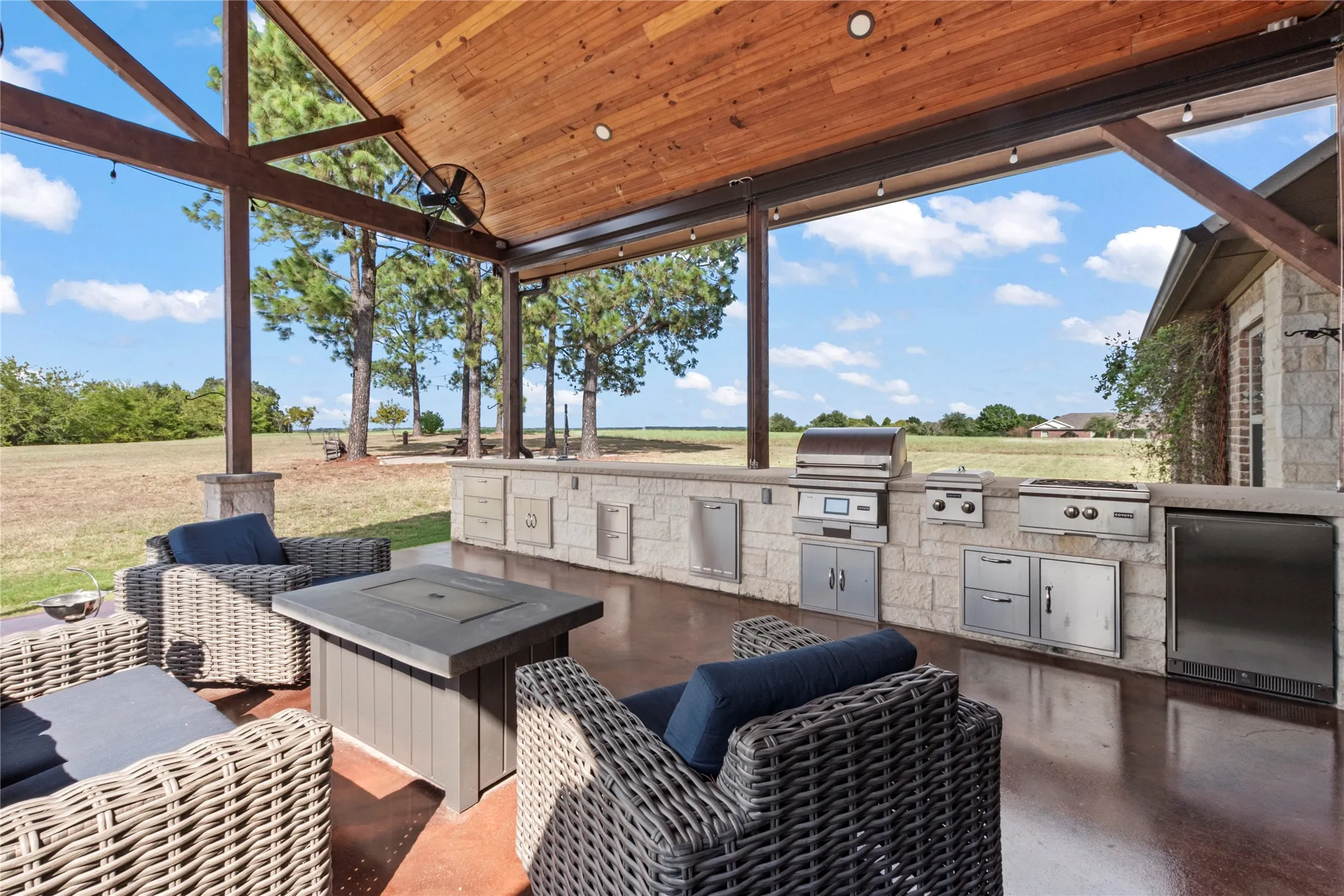 covered outdoor kitchen