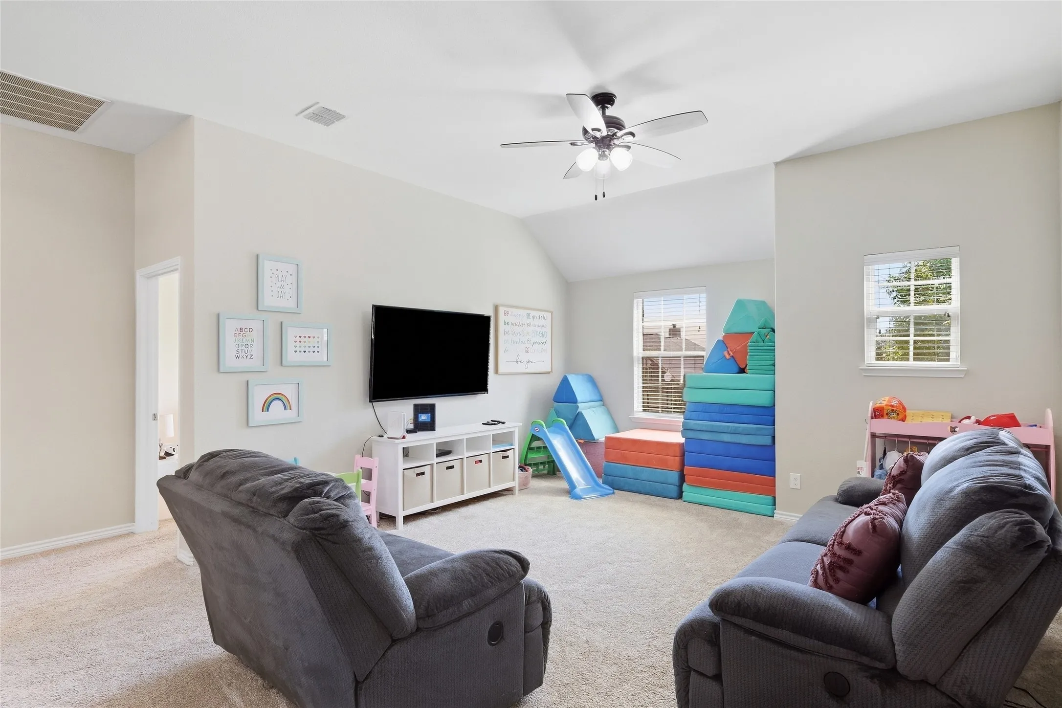 Single Family Residence For Sale in Denton County , 11305 Gibbons Creek Drive, Frisco, Texas 75036, 4 Bedroom, 4 Bathroom, 2 Garage spaces, 3,158 Sqft, built in 2015, mls#21393488, Real Estate Agent in Frisco, Homes For Sale in Denton county, Homes For Sale in Frisco, Realtor in Frisco Texas, Real Estate Brokerage Independent Realty Texas, Luminita Cordes Realtor