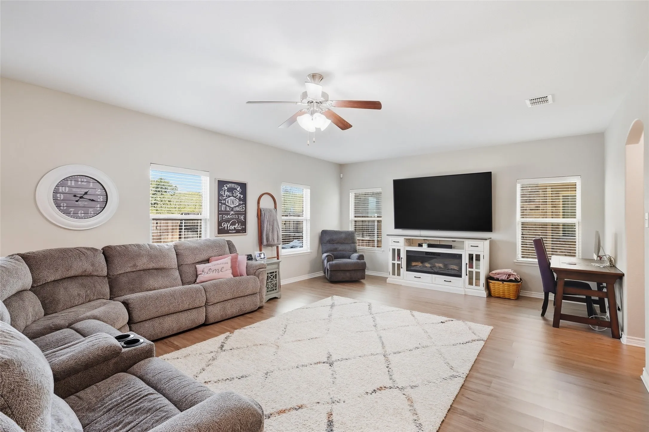 Single Family Residence For Sale in Denton County , 11305 Gibbons Creek Drive, Frisco, Texas 75036, 4 Bedroom, 4 Bathroom, 2 Garage spaces, 3,158 Sqft, built in 2015, mls#21393488, Real Estate Agent in Frisco, Homes For Sale in Denton county, Homes For Sale in Frisco, Realtor in Frisco Texas, Real Estate Brokerage Independent Realty Texas, Luminita Cordes Realtor