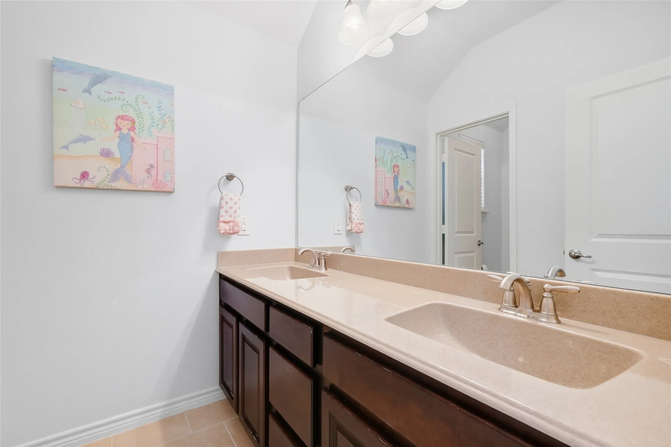 Single Family Residence For Sale in Denton County , 11305 Gibbons Creek Drive, Frisco, Texas 75036, 4 Bedroom, 4 Bathroom, 2 Garage spaces, 3,158 Sqft, built in 2015, mls#21393488, Real Estate Agent in Frisco, Homes For Sale in Denton county, Homes For Sale in Frisco, Realtor in Frisco Texas, Real Estate Brokerage Independent Realty Texas, Luminita Cordes Realtor