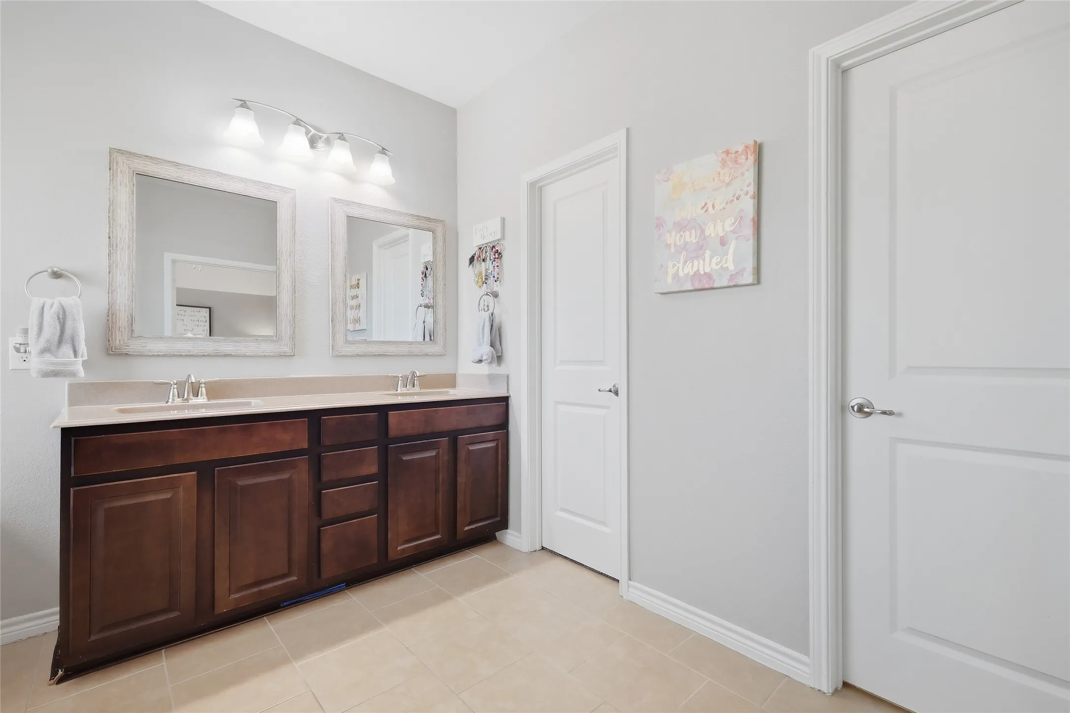 Single Family Residence For Sale in Denton County , 11305 Gibbons Creek Drive, Frisco, Texas 75036, 4 Bedroom, 4 Bathroom, 2 Garage spaces, 3,158 Sqft, built in 2015, mls#21393488, Real Estate Agent in Frisco, Homes For Sale in Denton county, Homes For Sale in Frisco, Realtor in Frisco Texas, Real Estate Brokerage Independent Realty Texas, Luminita Cordes Realtor