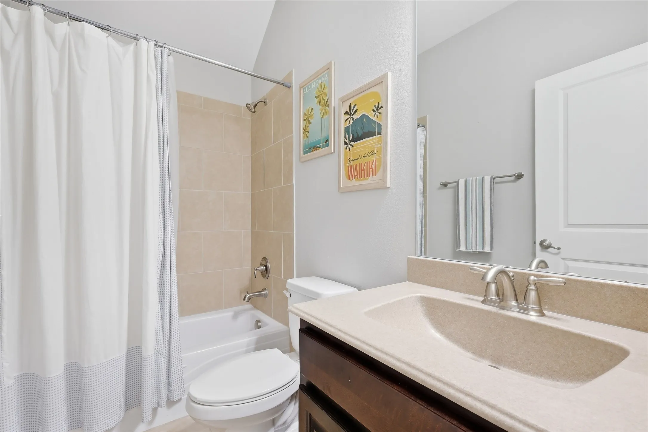 Single Family Residence For Sale in Denton County , 11305 Gibbons Creek Drive, Frisco, Texas 75036, 4 Bedroom, 4 Bathroom, 2 Garage spaces, 3,158 Sqft, built in 2015, mls#21393488, Real Estate Agent in Frisco, Homes For Sale in Denton county, Homes For Sale in Frisco, Realtor in Frisco Texas, Real Estate Brokerage Independent Realty Texas, Luminita Cordes Realtor