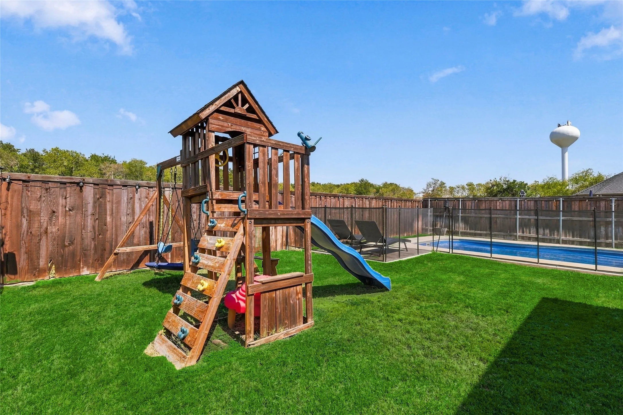 Single Family Residence For Sale in Denton County , 11305 Gibbons Creek Drive, Frisco, Texas 75036, 4 Bedroom, 4 Bathroom, 2 Garage spaces, 3,158 Sqft, built in 2015, mls#21393488, Real Estate Agent in Frisco, Homes For Sale in Denton county, Homes For Sale in Frisco, Realtor in Frisco Texas, Real Estate Brokerage Independent Realty Texas, Luminita Cordes Realtor