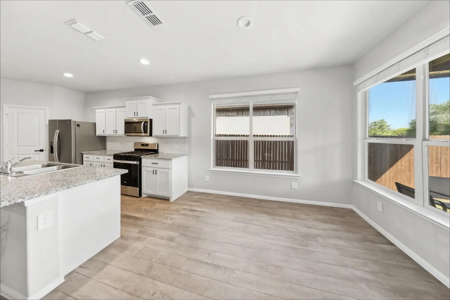 Single Family Residence For Rent in Tarrant County , 8420 Berry Crest Street, Fort Worth, Texas 76179, 4 Bedroom, 2 Bathroom, 2 Garage spaces, 1,776 Sqft, built in 2023, mls#21393765, Real Estate Agent in Fort Worth, Homes For Rent in Tarrant county, Homes For Rent in Fort Worth, Realtor in Fort Worth Texas, Real Estate Brokerage Independent Realty Texas, Luminita Cordes Realtor