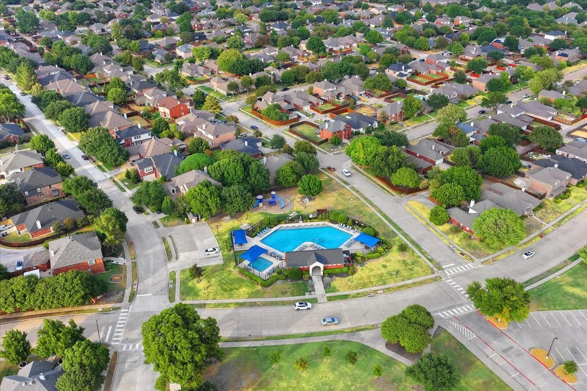 Single Family Residence For Sale in Collin County , 1326 Woodmoor Drive, Allen, Texas 75013, 4 Bedroom, 3 Bathroom, 2 Garage spaces, 2,376 Sqft, built in 1998, mls#21393754, Real Estate Agent in Allen, Homes For Sale in Collin county, Homes For Sale in Allen, Realtor in Allen Texas, Real Estate Brokerage Independent Realty Texas, Luminita Cordes Realtor