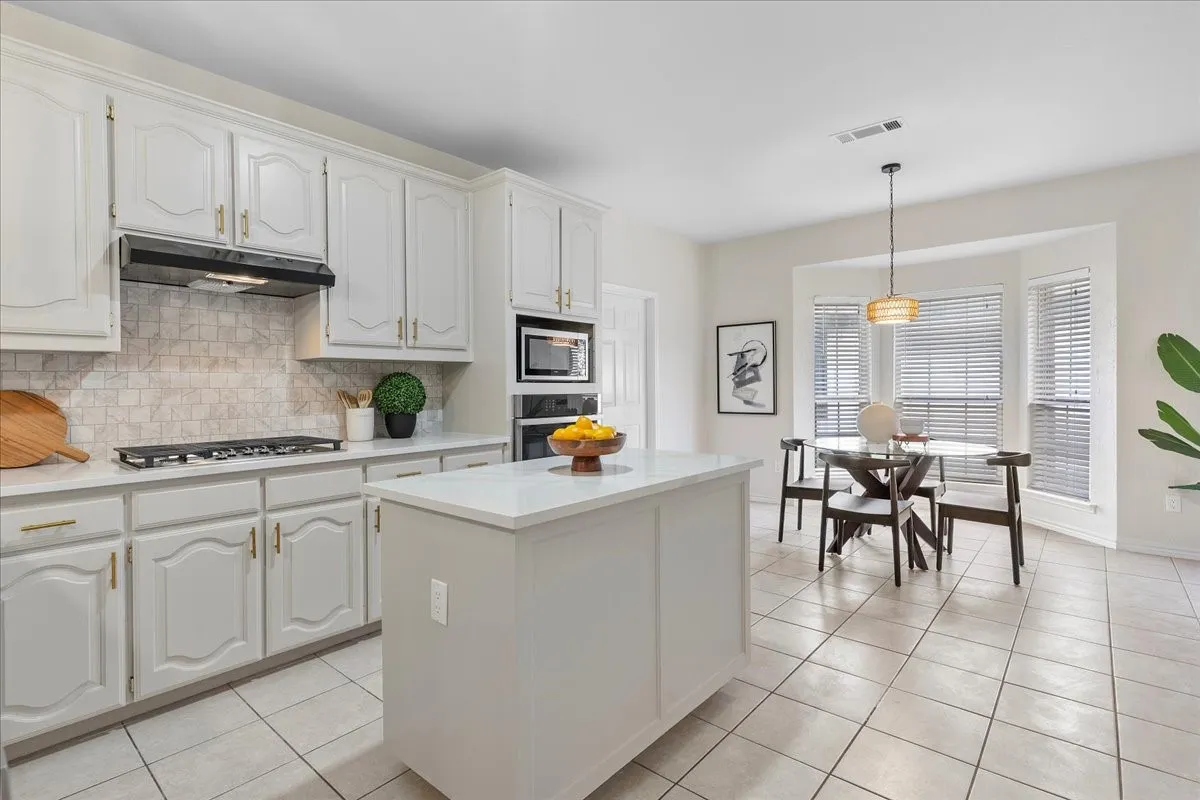Single Family Residence For Sale in Collin County , 1326 Woodmoor Drive, Allen, Texas 75013, 4 Bedroom, 3 Bathroom, 2 Garage spaces, 2,376 Sqft, built in 1998, mls#21393754, Real Estate Agent in Allen, Homes For Sale in Collin county, Homes For Sale in Allen, Realtor in Allen Texas, Real Estate Brokerage Independent Realty Texas, Luminita Cordes Realtor