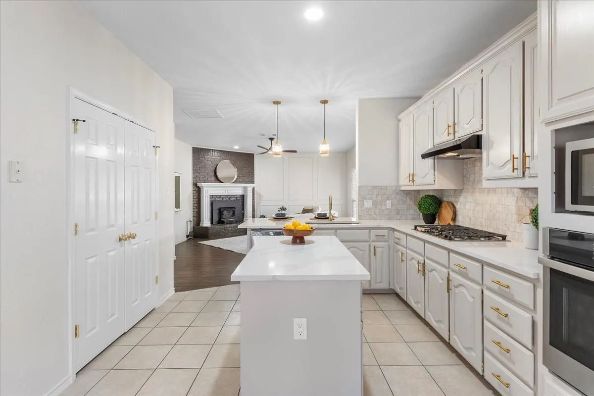 Single Family Residence For Sale in Collin County , 1326 Woodmoor Drive, Allen, Texas 75013, 4 Bedroom, 3 Bathroom, 2 Garage spaces, 2,376 Sqft, built in 1998, mls#21393754, Real Estate Agent in Allen, Homes For Sale in Collin county, Homes For Sale in Allen, Realtor in Allen Texas, Real Estate Brokerage Independent Realty Texas, Luminita Cordes Realtor