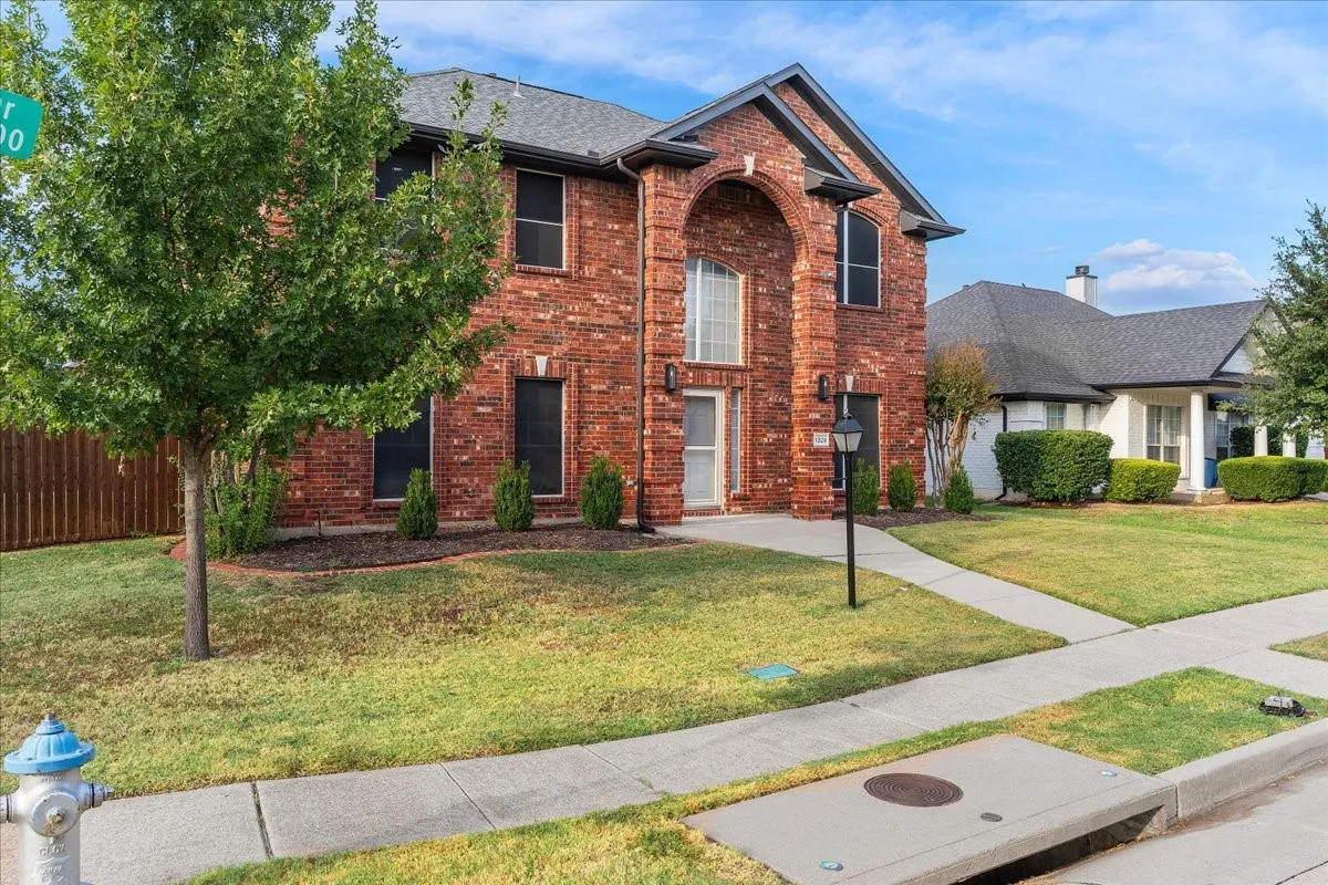 Single Family Residence For Sale in Collin County , 1326 Woodmoor Drive, Allen, Texas 75013, 4 Bedroom, 3 Bathroom, 2 Garage spaces, 2,376 Sqft, built in 1998, mls#21393754, Real Estate Agent in Allen, Homes For Sale in Collin county, Homes For Sale in Allen, Realtor in Allen Texas, Real Estate Brokerage Independent Realty Texas, Luminita Cordes Realtor