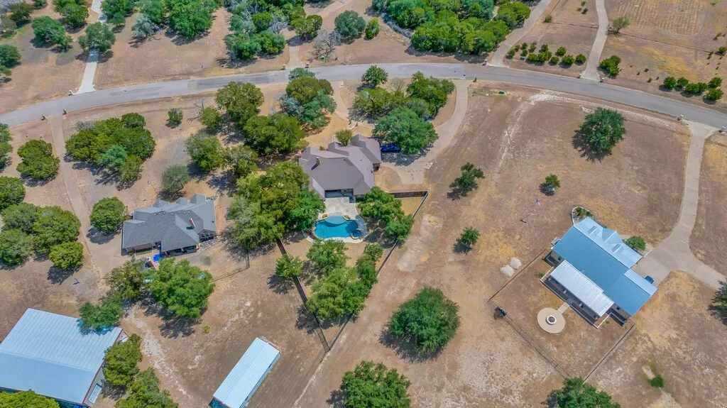 Single Family Residence For Sale in Mc Lennan County , 1865 Austin Hines Drive, China Spring, Texas 76633, 4 Bedroom, 3 Bathroom, 3 Garage spaces, 2,779 Sqft, built in 2009, mls#21392541, Real Estate Agent in China Spring, Homes For Sale in Mc Lennan county, Homes For Sale in China Spring, Realtor in China Spring Texas, Real Estate Brokerage Independent Realty Texas, Luminita Cordes Realtor