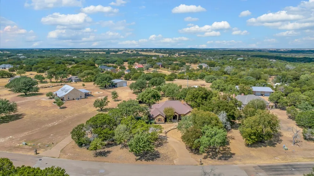 Single Family Residence For Sale in Mc Lennan County , 1865 Austin Hines Drive, China Spring, Texas 76633, 4 Bedroom, 3 Bathroom, 3 Garage spaces, 2,779 Sqft, built in 2009, mls#21392541, Real Estate Agent in China Spring, Homes For Sale in Mc Lennan county, Homes For Sale in China Spring, Realtor in China Spring Texas, Real Estate Brokerage Independent Realty Texas, Luminita Cordes Realtor