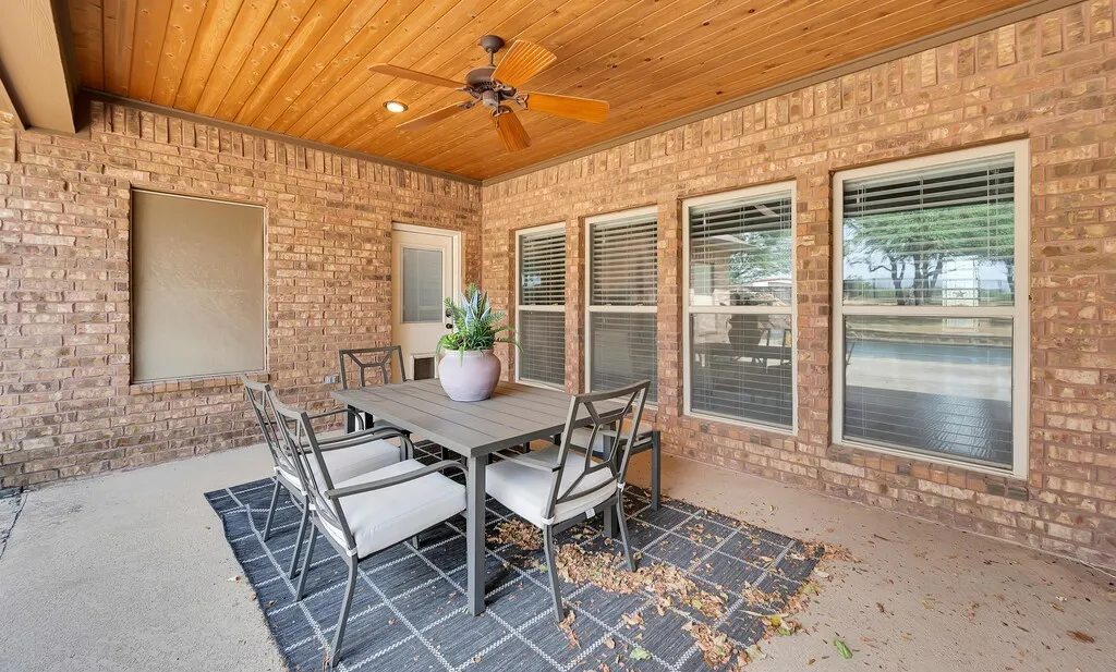 Single Family Residence For Sale in Mc Lennan County , 1865 Austin Hines Drive, China Spring, Texas 76633, 4 Bedroom, 3 Bathroom, 3 Garage spaces, 2,779 Sqft, built in 2009, mls#21392541, Real Estate Agent in China Spring, Homes For Sale in Mc Lennan county, Homes For Sale in China Spring, Realtor in China Spring Texas, Real Estate Brokerage Independent Realty Texas, Luminita Cordes Realtor