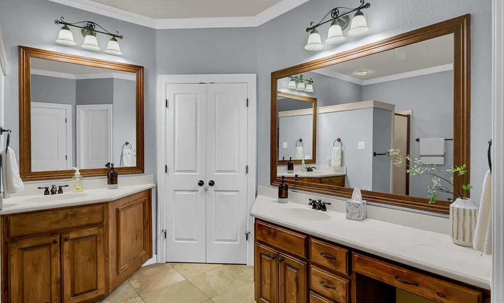 Single Family Residence For Sale in Mc Lennan County , 1865 Austin Hines Drive, China Spring, Texas 76633, 4 Bedroom, 3 Bathroom, 3 Garage spaces, 2,779 Sqft, built in 2009, mls#21392541, Real Estate Agent in China Spring, Homes For Sale in Mc Lennan county, Homes For Sale in China Spring, Realtor in China Spring Texas, Real Estate Brokerage Independent Realty Texas, Luminita Cordes Realtor