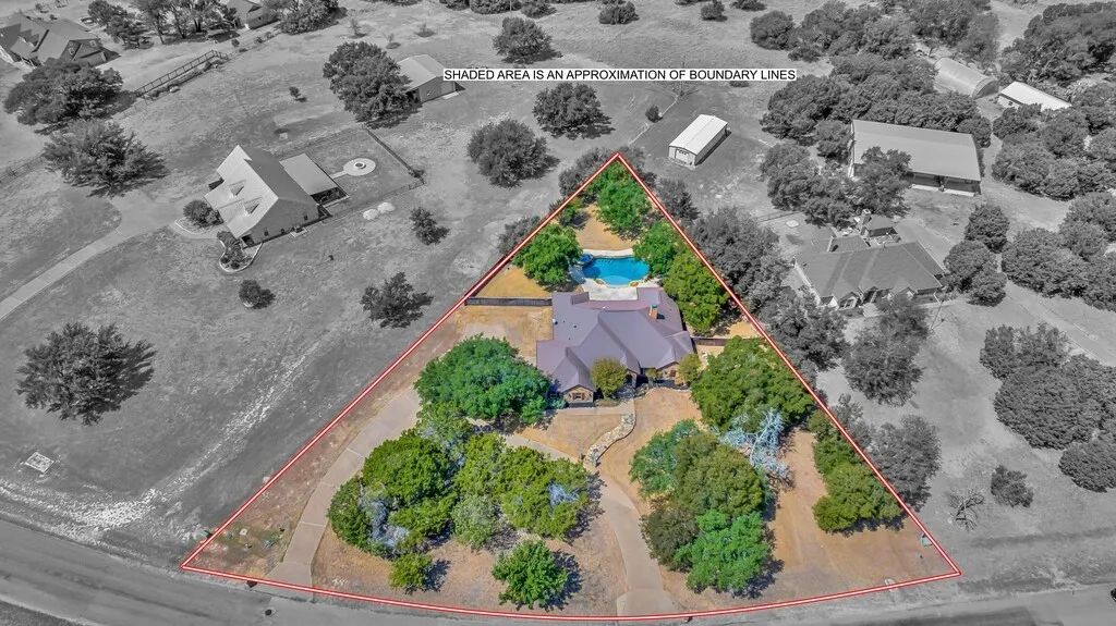 Single Family Residence For Sale in Mc Lennan County , 1865 Austin Hines Drive, China Spring, Texas 76633, 4 Bedroom, 3 Bathroom, 3 Garage spaces, 2,779 Sqft, built in 2009, mls#21392541, Real Estate Agent in China Spring, Homes For Sale in Mc Lennan county, Homes For Sale in China Spring, Realtor in China Spring Texas, Real Estate Brokerage Independent Realty Texas, Luminita Cordes Realtor