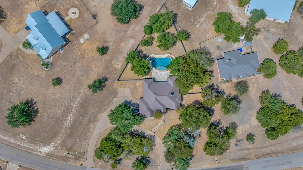 Single Family Residence For Sale in Mc Lennan County , 1865 Austin Hines Drive, China Spring, Texas 76633, 4 Bedroom, 3 Bathroom, 3 Garage spaces, 2,779 Sqft, built in 2009, mls#21392541, Real Estate Agent in China Spring, Homes For Sale in Mc Lennan county, Homes For Sale in China Spring, Realtor in China Spring Texas, Real Estate Brokerage Independent Realty Texas, Luminita Cordes Realtor