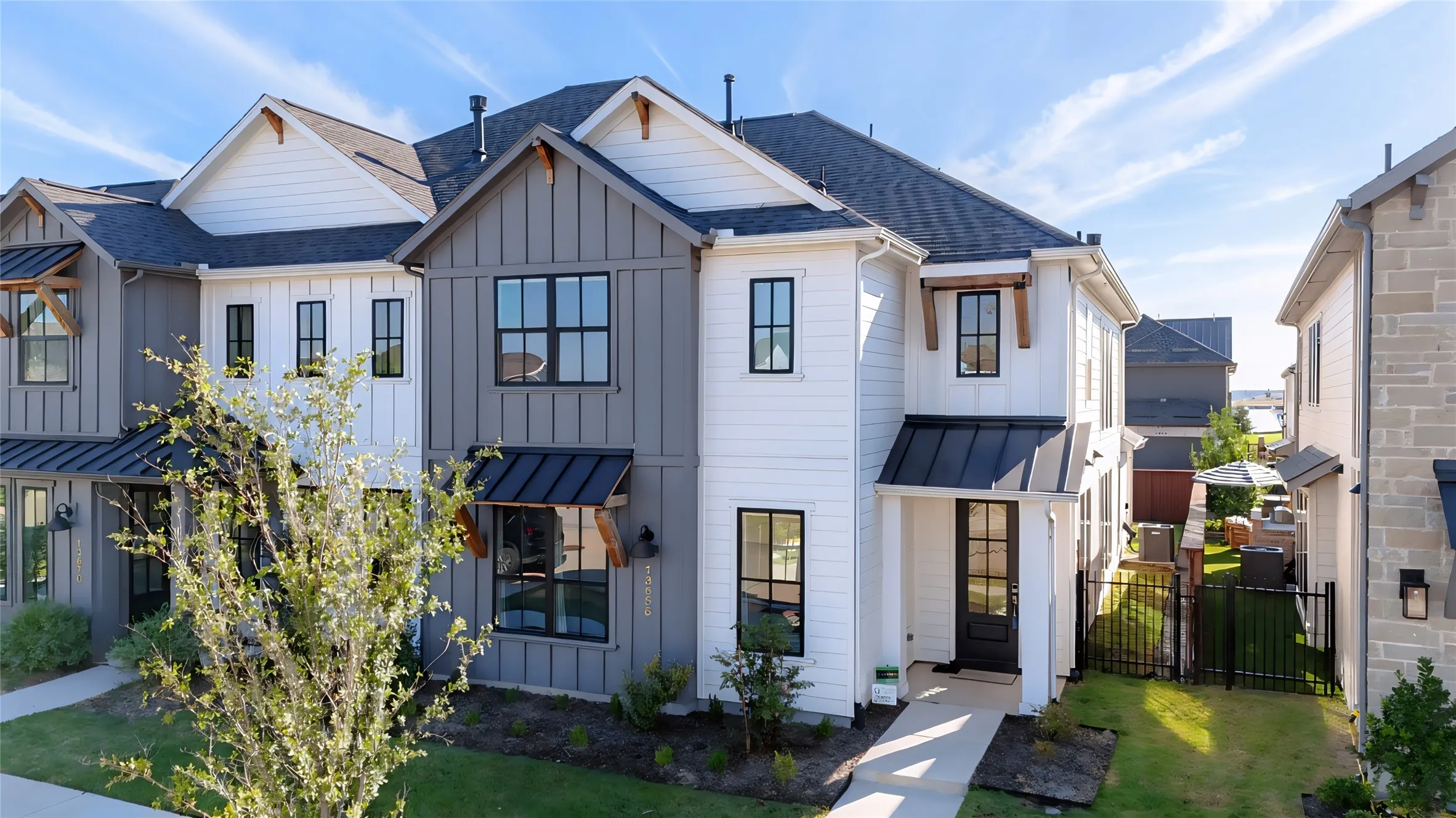 Check out the link to view the 3D virtual tour of this home!