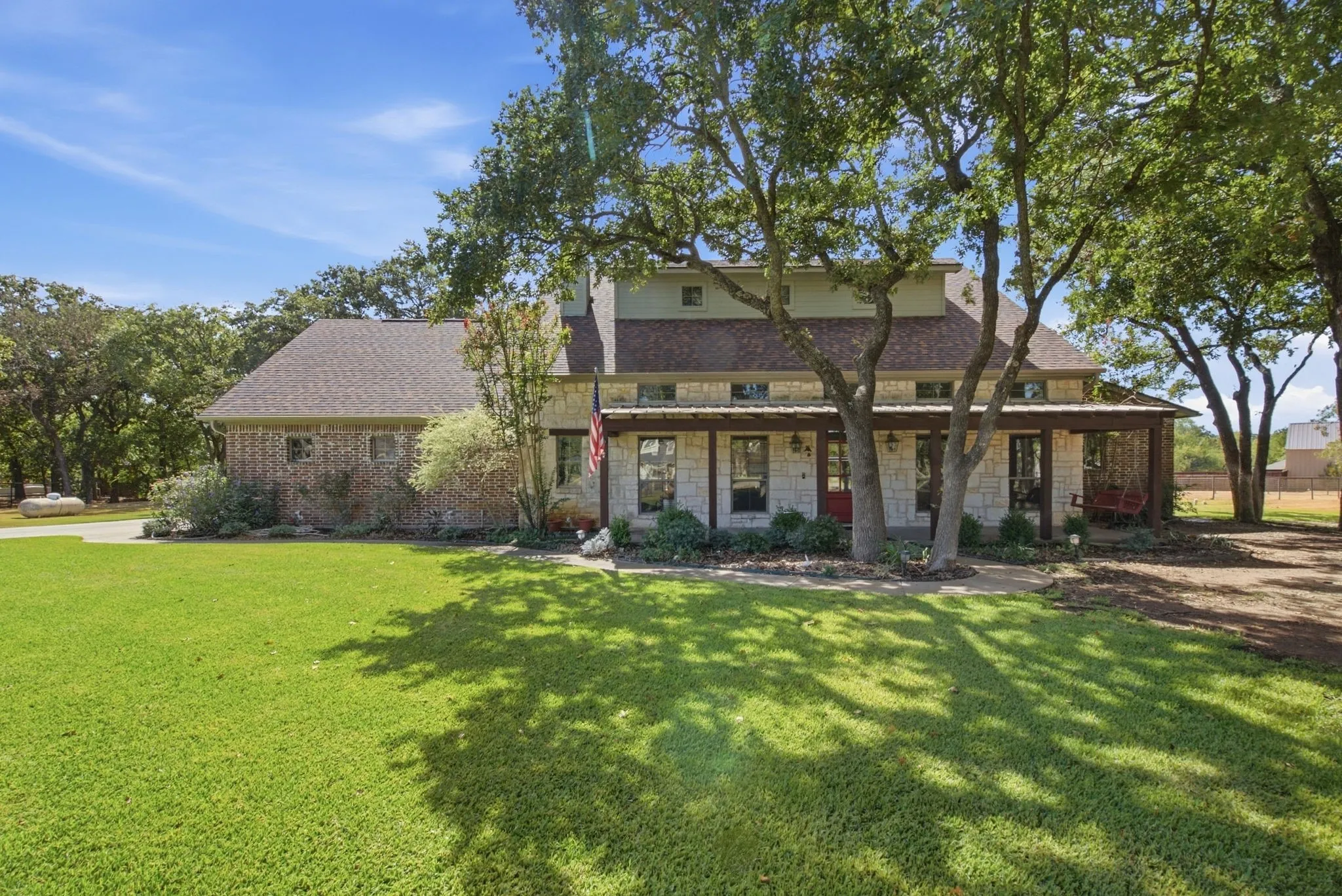 Single Family Residence For Sale in Parker County , 115 Coldwater Creek Lane, Weatherford, Texas 76088, 3 Bedroom, 3 Bathroom, 3 Garage spaces, 2,931 Sqft, built in 2004, mls#21387492, Real Estate Agent in Weatherford, Homes For Sale in Parker county, Homes For Sale in Weatherford, Realtor in Weatherford Texas, Real Estate Brokerage Independent Realty Texas, Luminita Cordes Realtor