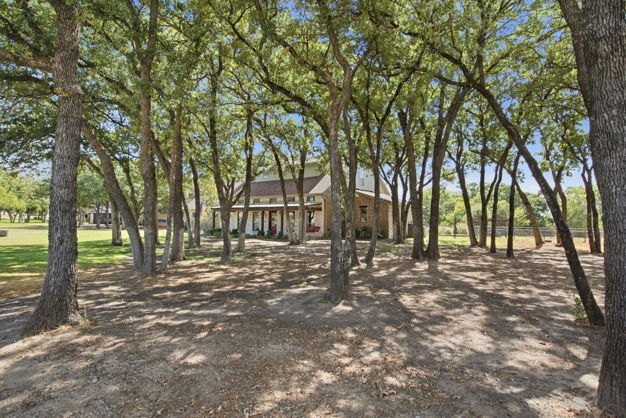 Single Family Residence For Sale in Parker County , 115 Coldwater Creek Lane, Weatherford, Texas 76088, 3 Bedroom, 3 Bathroom, 3 Garage spaces, 2,931 Sqft, built in 2004, mls#21387492, Real Estate Agent in Weatherford, Homes For Sale in Parker county, Homes For Sale in Weatherford, Realtor in Weatherford Texas, Real Estate Brokerage Independent Realty Texas, Luminita Cordes Realtor