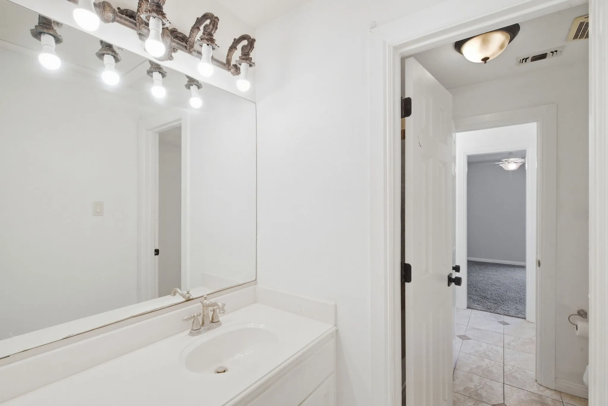 Jack & Jill Bathroom Upstairs