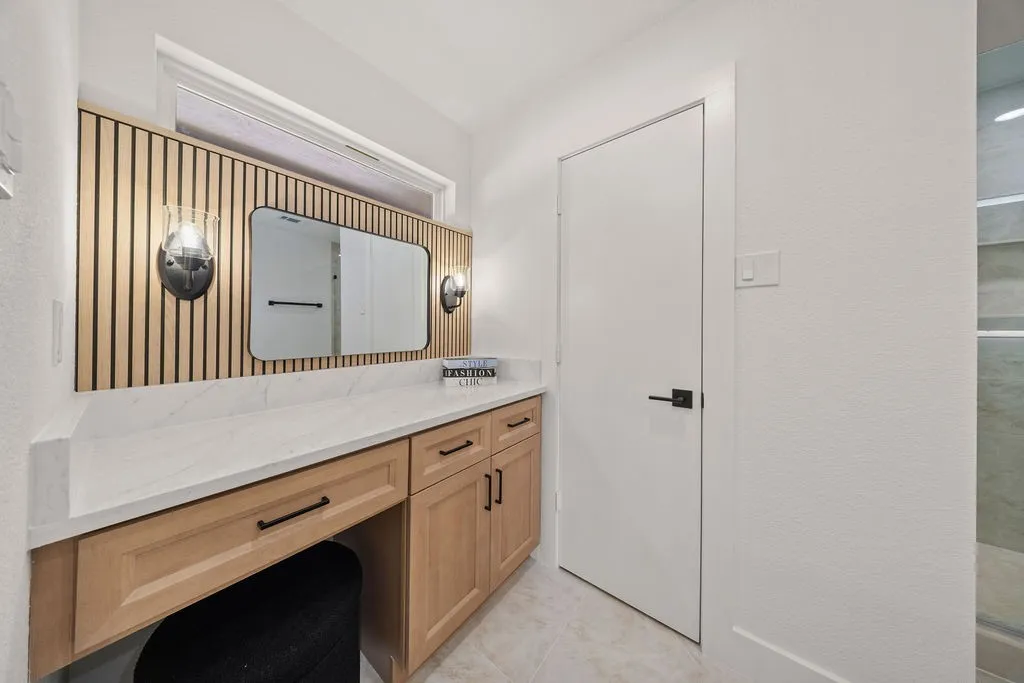 Single Family Residence For Sale in Denton County , 3814 Woodside Road, Carrollton, Texas 75007, 3 Bedroom, 2 Bathroom, 2 Garage spaces, 1,811 Sqft, built in 1984, mls#21392402, Real Estate Agent in Carrollton, Homes For Sale in Denton county, Homes For Sale in Carrollton, Realtor in Carrollton Texas, Real Estate Brokerage Independent Realty Texas, Luminita Cordes Realtor