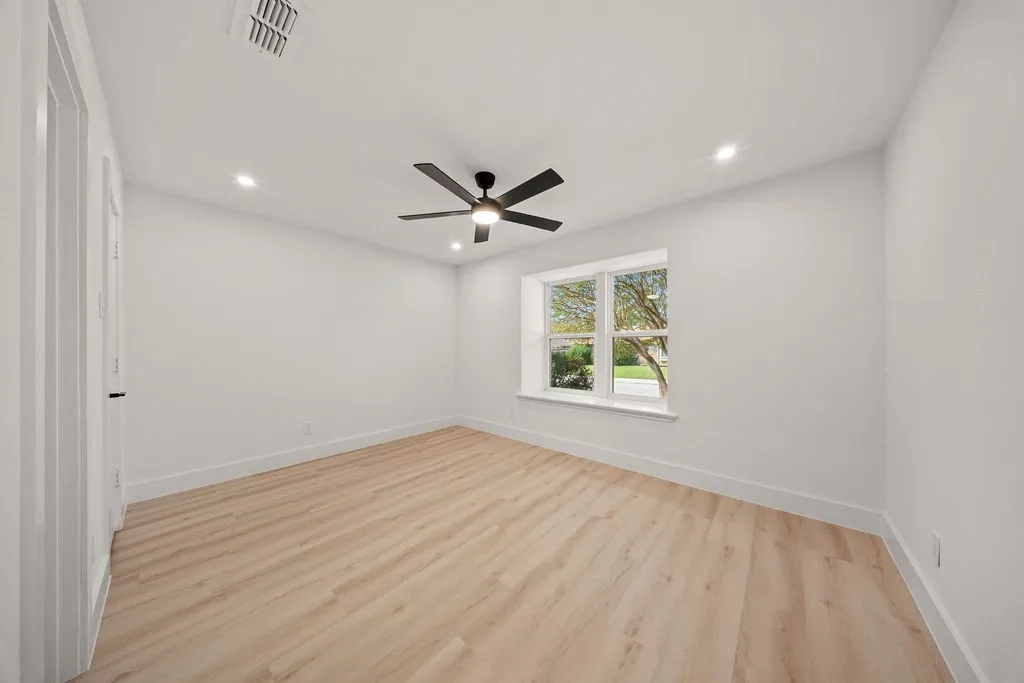 Single Family Residence For Sale in Denton County , 3814 Woodside Road, Carrollton, Texas 75007, 3 Bedroom, 2 Bathroom, 2 Garage spaces, 1,811 Sqft, built in 1984, mls#21392402, Real Estate Agent in Carrollton, Homes For Sale in Denton county, Homes For Sale in Carrollton, Realtor in Carrollton Texas, Real Estate Brokerage Independent Realty Texas, Luminita Cordes Realtor