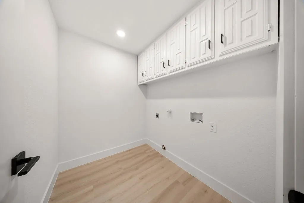 Single Family Residence For Sale in Denton County , 3814 Woodside Road, Carrollton, Texas 75007, 3 Bedroom, 2 Bathroom, 2 Garage spaces, 1,811 Sqft, built in 1984, mls#21392402, Real Estate Agent in Carrollton, Homes For Sale in Denton county, Homes For Sale in Carrollton, Realtor in Carrollton Texas, Real Estate Brokerage Independent Realty Texas, Luminita Cordes Realtor
