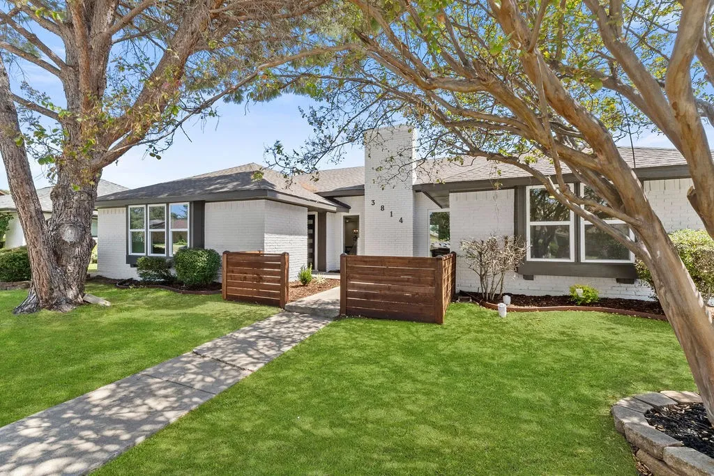 Single Family Residence For Sale in Denton County , 3814 Woodside Road, Carrollton, Texas 75007, 3 Bedroom, 2 Bathroom, 2 Garage spaces, 1,811 Sqft, built in 1984, mls#21392402, Real Estate Agent in Carrollton, Homes For Sale in Denton county, Homes For Sale in Carrollton, Realtor in Carrollton Texas, Real Estate Brokerage Independent Realty Texas, Luminita Cordes Realtor