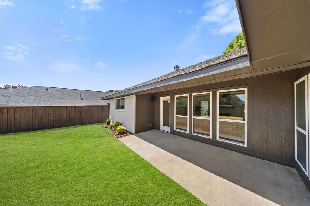 Single Family Residence For Sale in Denton County , 3814 Woodside Road, Carrollton, Texas 75007, 3 Bedroom, 2 Bathroom, 2 Garage spaces, 1,811 Sqft, built in 1984, mls#21392402, Real Estate Agent in Carrollton, Homes For Sale in Denton county, Homes For Sale in Carrollton, Realtor in Carrollton Texas, Real Estate Brokerage Independent Realty Texas, Luminita Cordes Realtor