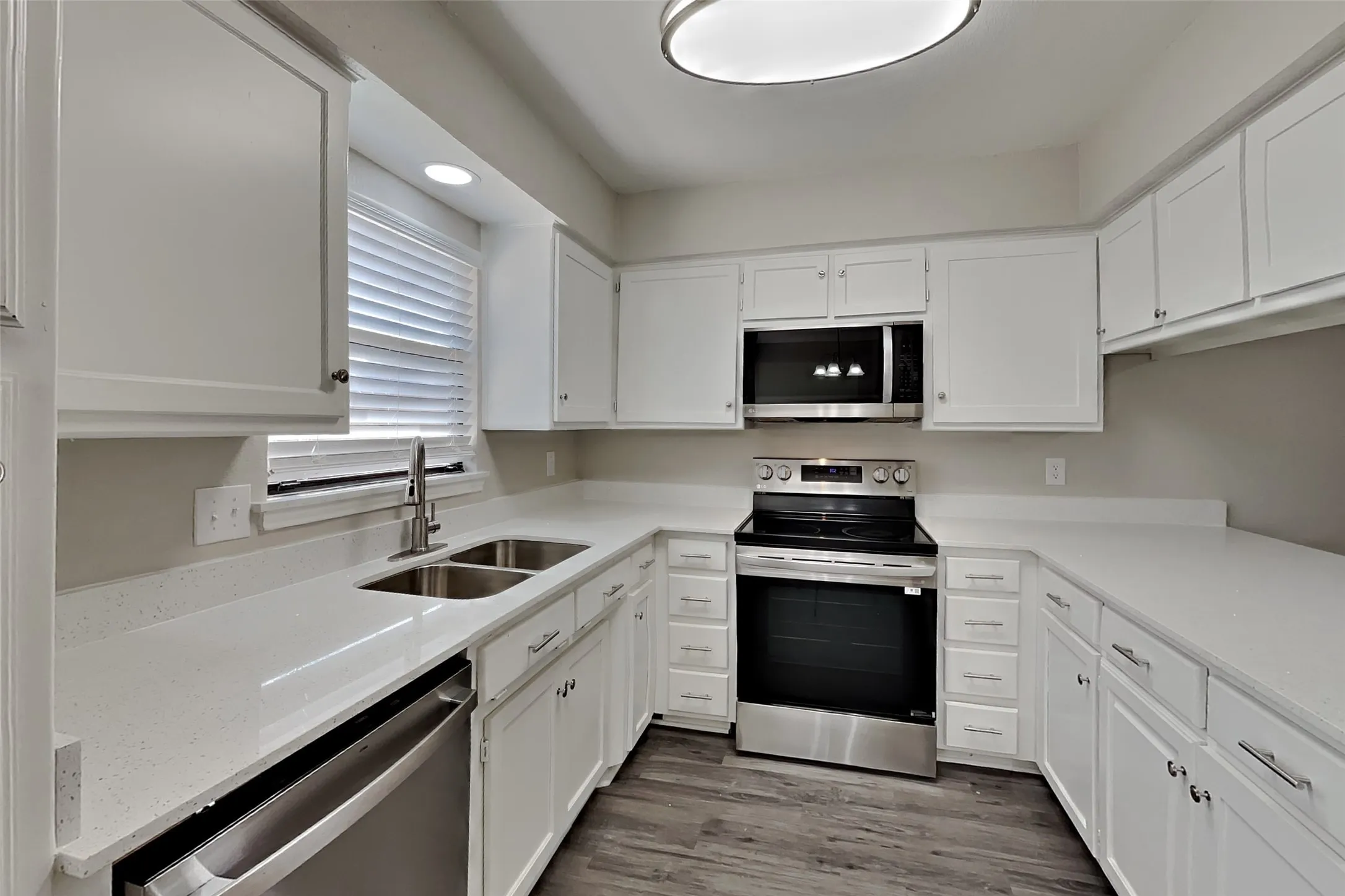 Single Family Residence For Rent in Tarrant County , 4112 Nandina Court, Fort Worth, Texas 76137, 3 Bedroom, 2 Bathroom, 2 Garage spaces, 1,223 Sqft, built in 1988, mls#21393773, Real Estate Agent in Fort Worth, Homes For Rent in Tarrant county, Homes For Rent in Fort Worth, Realtor in Fort Worth Texas, Real Estate Brokerage Independent Realty Texas, Luminita Cordes Realtor
