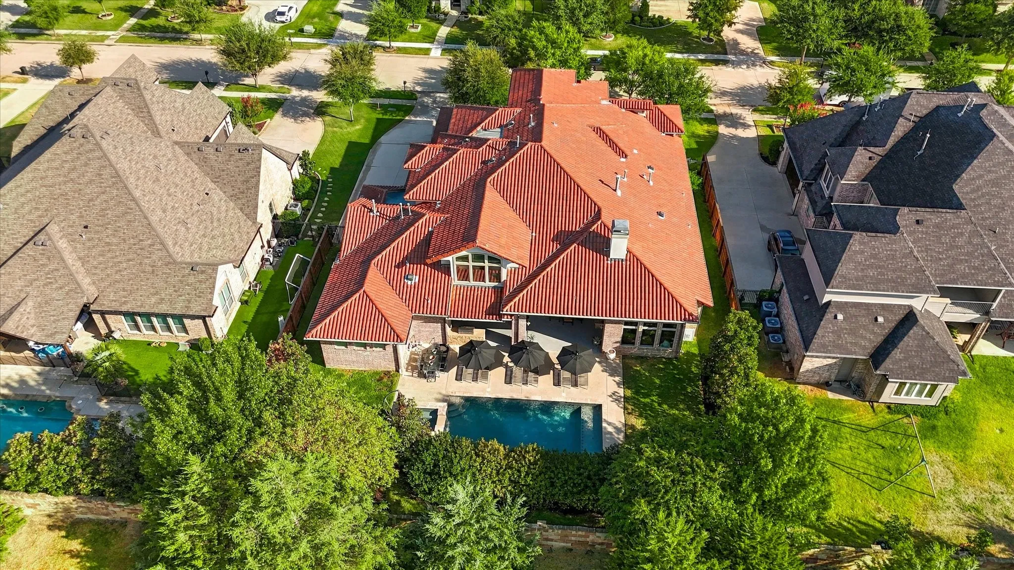And a spectacular view of the tile slate roof. With a 50 yr life​​‌​​​​‌​​‌‌​‌‌​​​‌‌​‌​‌​‌​​​‌​​ too.