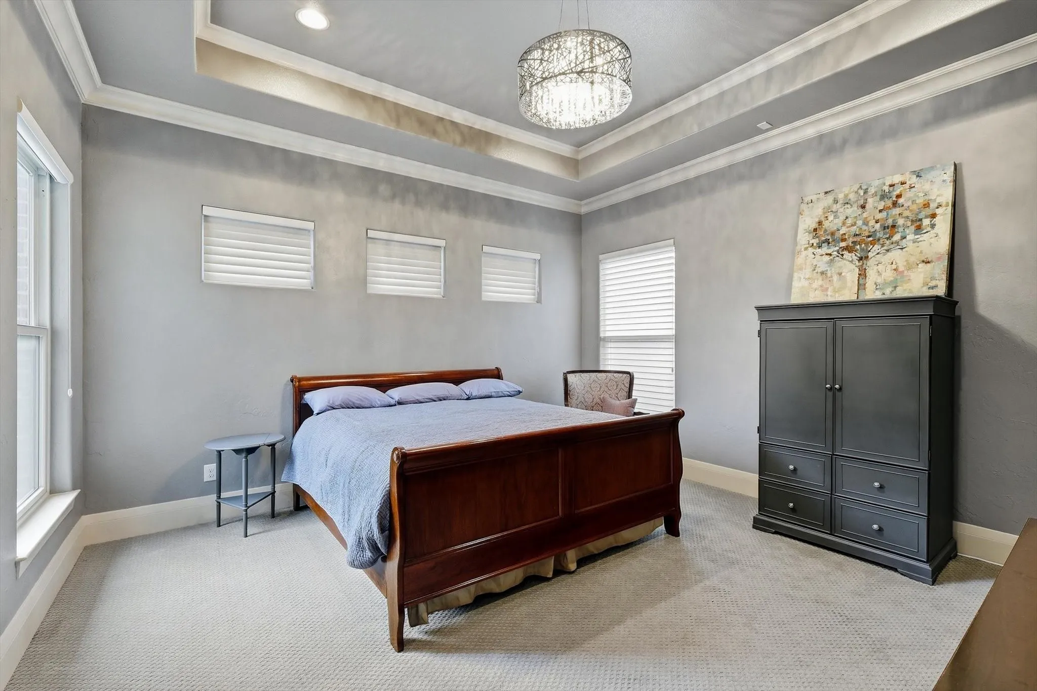 Spacious guest suite. With en suite bath