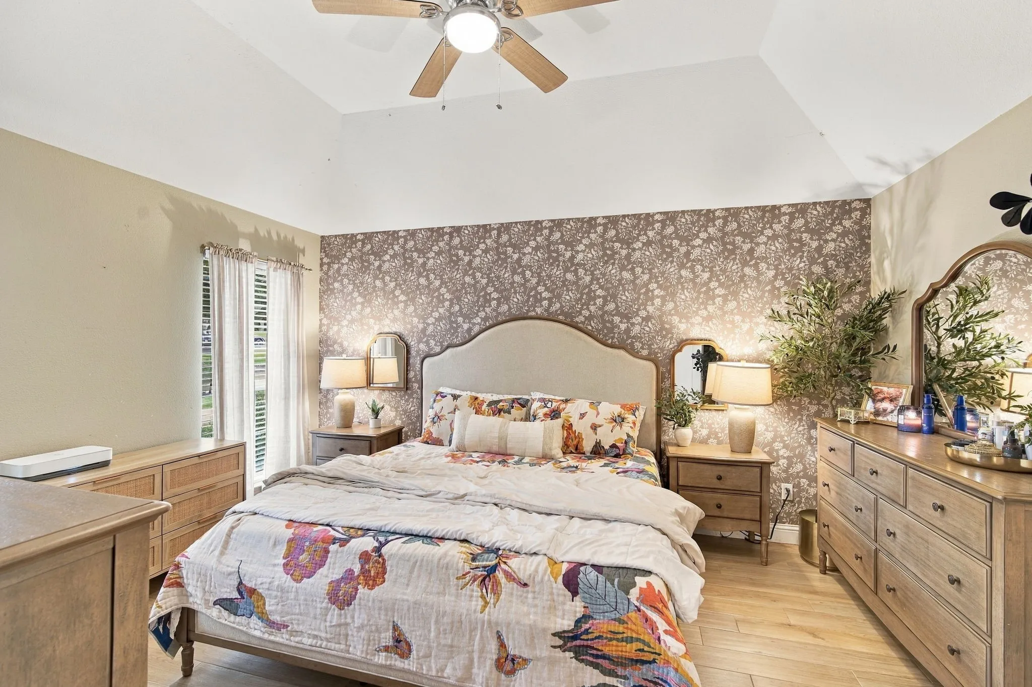 Single Family Residence For Sale in Ellis County , 1639 Catherine Street, Midlothian, Texas 76065, 3 Bedroom, 2 Bathroom, 2 Garage spaces, 1,613 Sqft, built in 1998, mls#21385691, Real Estate Agent in Midlothian, Homes For Sale in Ellis county, Homes For Sale in Midlothian, Realtor in Midlothian Texas, Real Estate Brokerage Independent Realty Texas, Luminita Cordes Realtor