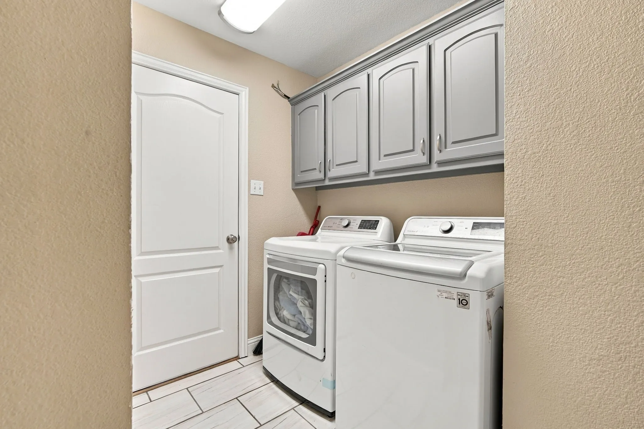 Single Family Residence For Sale in Ellis County , 1639 Catherine Street, Midlothian, Texas 76065, 3 Bedroom, 2 Bathroom, 2 Garage spaces, 1,613 Sqft, built in 1998, mls#21385691, Real Estate Agent in Midlothian, Homes For Sale in Ellis county, Homes For Sale in Midlothian, Realtor in Midlothian Texas, Real Estate Brokerage Independent Realty Texas, Luminita Cordes Realtor
