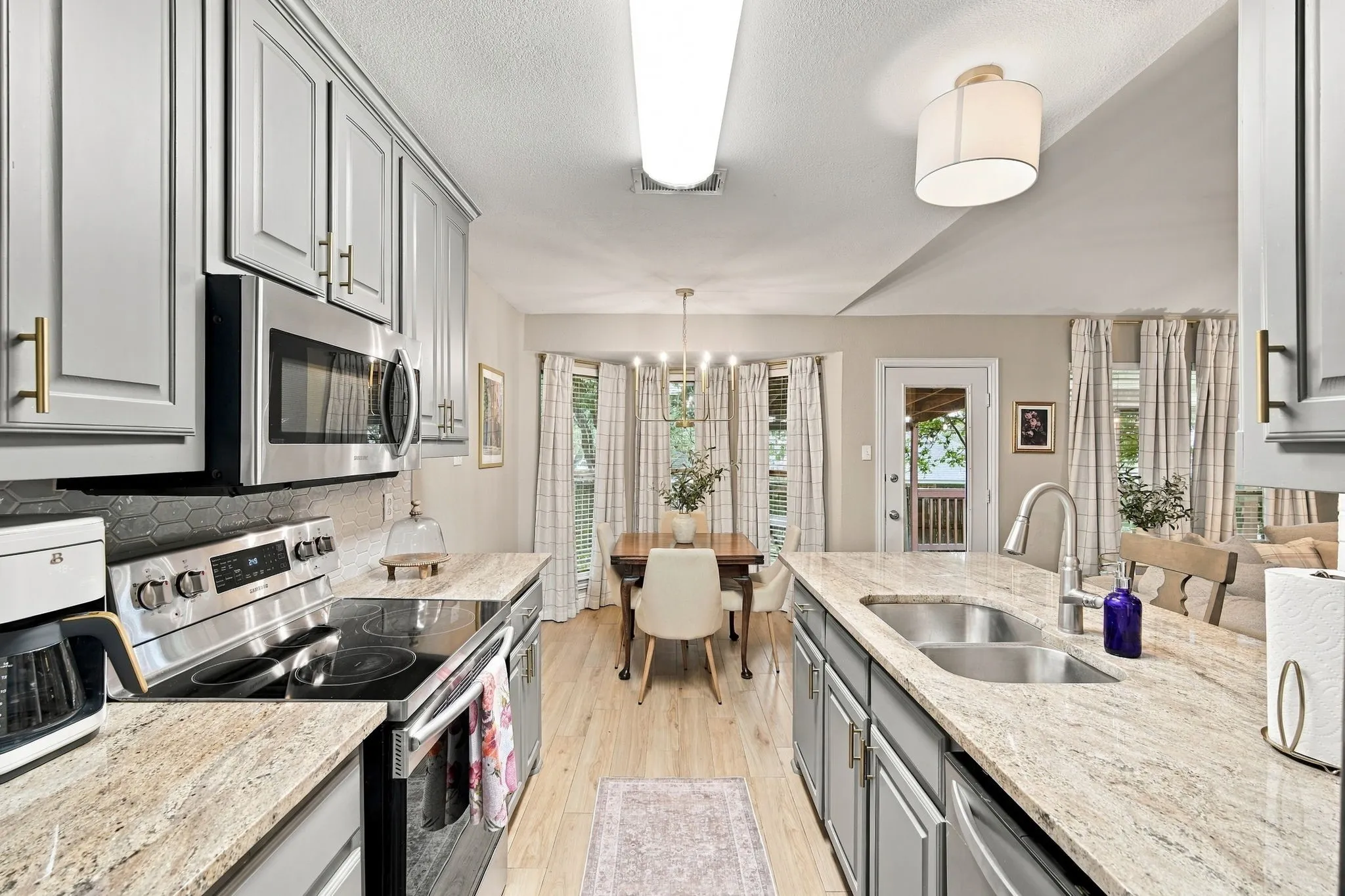 Single Family Residence For Sale in Ellis County , 1639 Catherine Street, Midlothian, Texas 76065, 3 Bedroom, 2 Bathroom, 2 Garage spaces, 1,613 Sqft, built in 1998, mls#21385691, Real Estate Agent in Midlothian, Homes For Sale in Ellis county, Homes For Sale in Midlothian, Realtor in Midlothian Texas, Real Estate Brokerage Independent Realty Texas, Luminita Cordes Realtor
