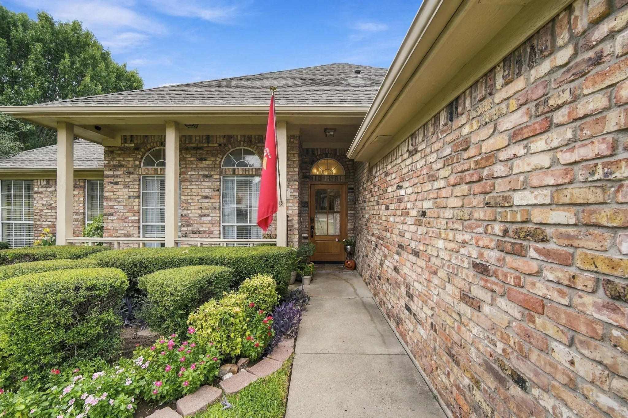 Single Family Residence For Sale in Ellis County , 1639 Catherine Street, Midlothian, Texas 76065, 3 Bedroom, 2 Bathroom, 2 Garage spaces, 1,613 Sqft, built in 1998, mls#21385691, Real Estate Agent in Midlothian, Homes For Sale in Ellis county, Homes For Sale in Midlothian, Realtor in Midlothian Texas, Real Estate Brokerage Independent Realty Texas, Luminita Cordes Realtor