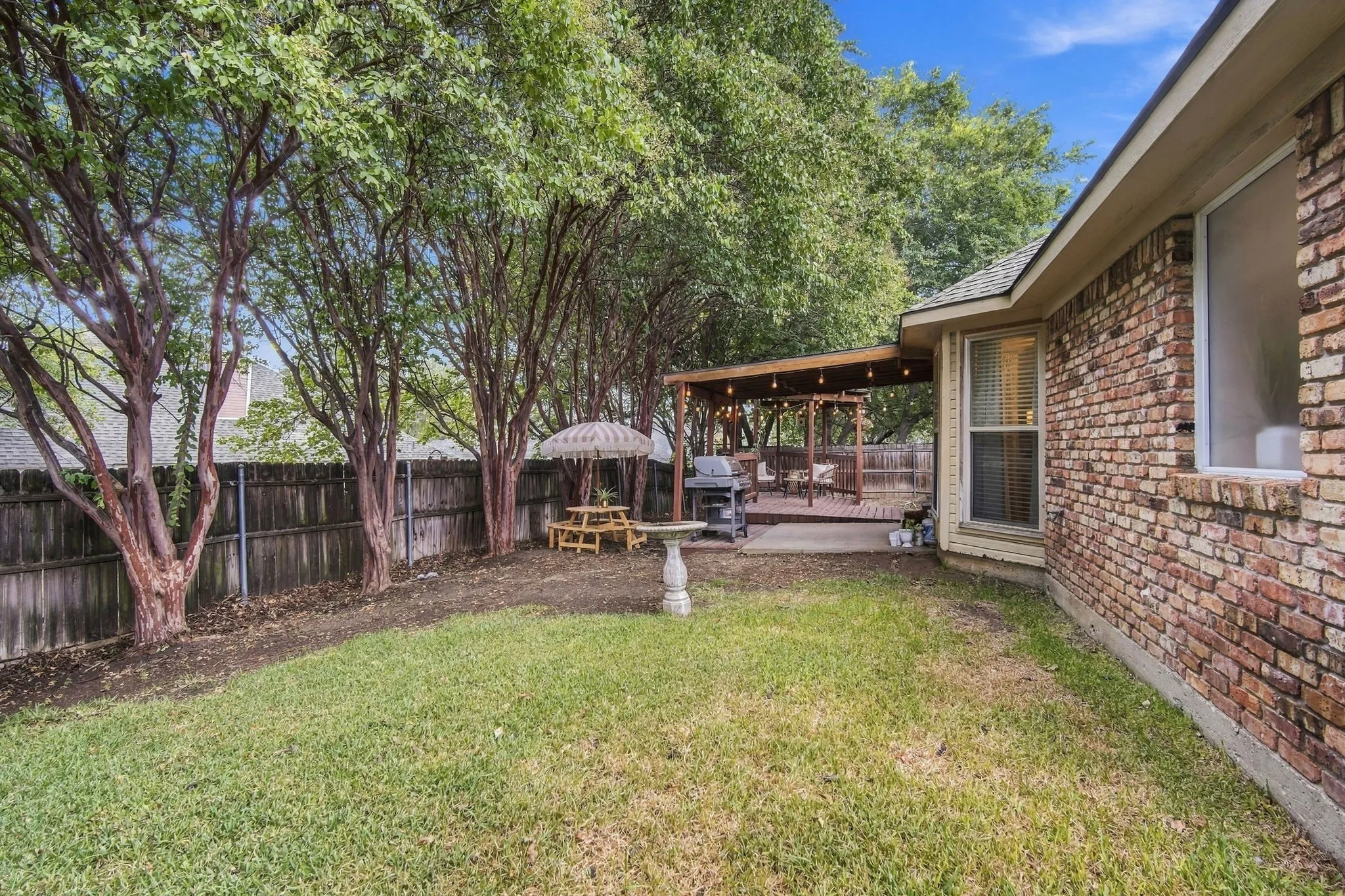 Single Family Residence For Sale in Ellis County , 1639 Catherine Street, Midlothian, Texas 76065, 3 Bedroom, 2 Bathroom, 2 Garage spaces, 1,613 Sqft, built in 1998, mls#21385691, Real Estate Agent in Midlothian, Homes For Sale in Ellis county, Homes For Sale in Midlothian, Realtor in Midlothian Texas, Real Estate Brokerage Independent Realty Texas, Luminita Cordes Realtor