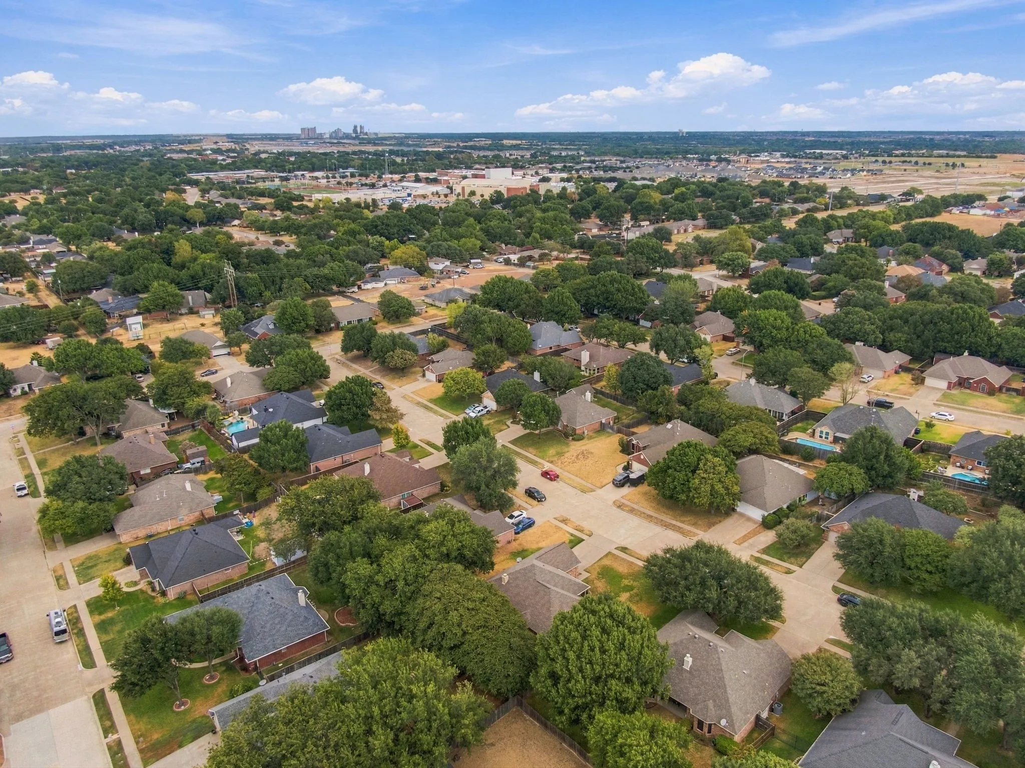 Single Family Residence For Sale in Ellis County , 1639 Catherine Street, Midlothian, Texas 76065, 3 Bedroom, 2 Bathroom, 2 Garage spaces, 1,613 Sqft, built in 1998, mls#21385691, Real Estate Agent in Midlothian, Homes For Sale in Ellis county, Homes For Sale in Midlothian, Realtor in Midlothian Texas, Real Estate Brokerage Independent Realty Texas, Luminita Cordes Realtor