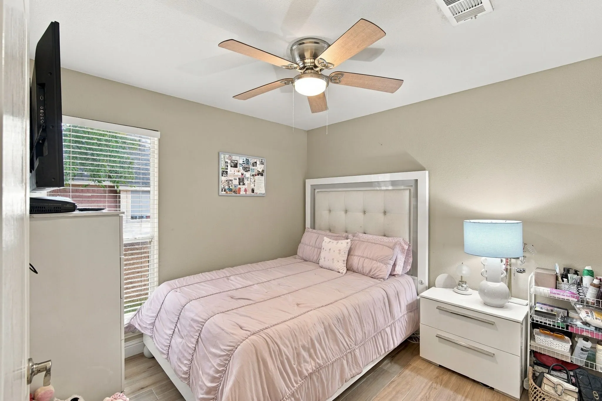 Single Family Residence For Sale in Ellis County , 1639 Catherine Street, Midlothian, Texas 76065, 3 Bedroom, 2 Bathroom, 2 Garage spaces, 1,613 Sqft, built in 1998, mls#21385691, Real Estate Agent in Midlothian, Homes For Sale in Ellis county, Homes For Sale in Midlothian, Realtor in Midlothian Texas, Real Estate Brokerage Independent Realty Texas, Luminita Cordes Realtor
