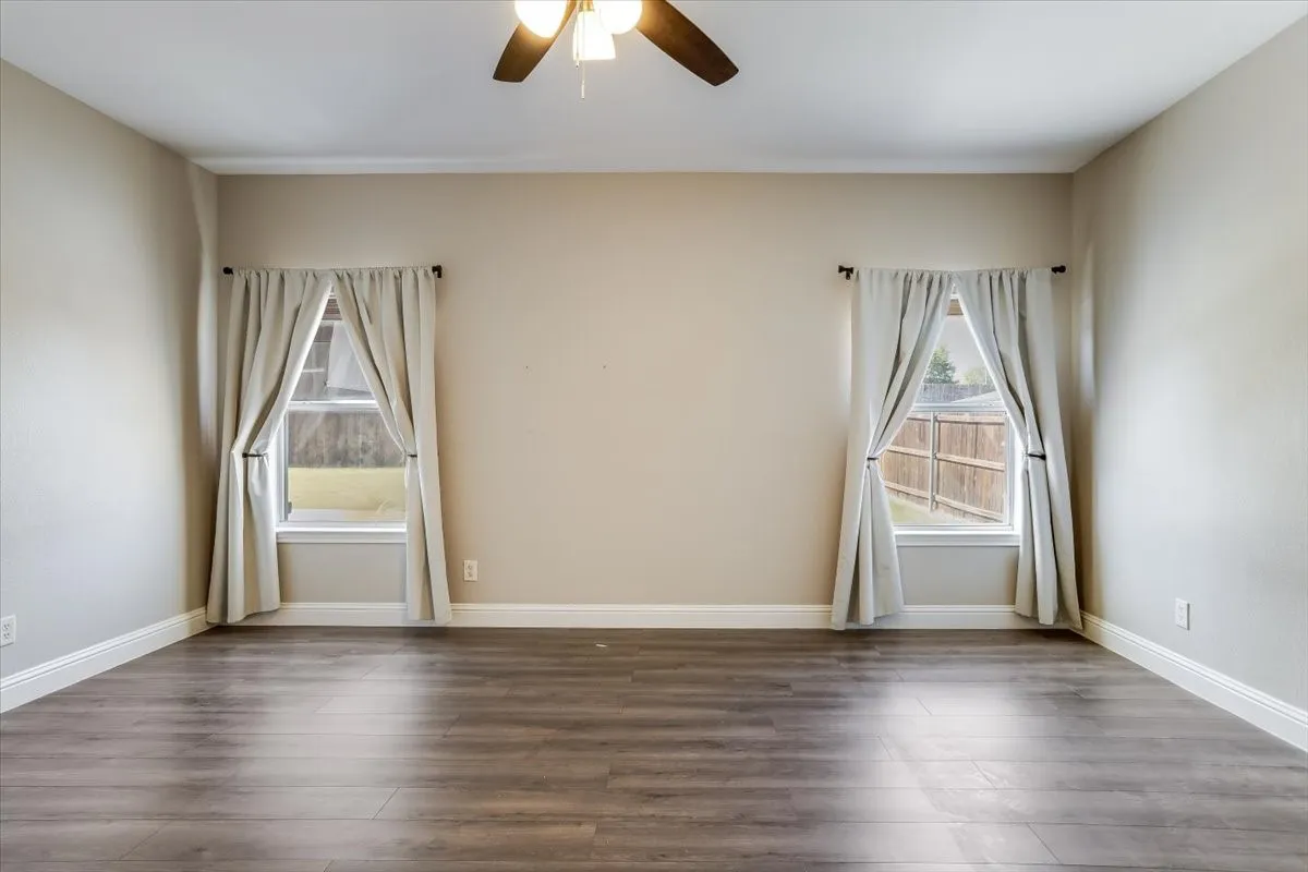 Single Family Residence For Sale in Denton County , 908 Dallas Lane, Lewisville, Texas 75067, 5 Bedroom, 3 Bathroom, 2 Garage spaces, 2,350 Sqft, built in 2001, mls#21388331, Real Estate Agent in Lewisville, Homes For Sale in Denton county, Homes For Sale in Lewisville, Realtor in Lewisville Texas, Real Estate Brokerage Independent Realty Texas, Luminita Cordes Realtor