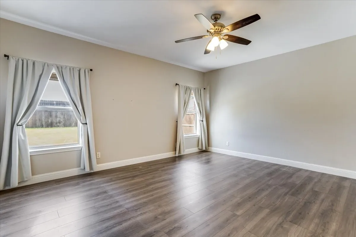 Single Family Residence For Sale in Denton County , 908 Dallas Lane, Lewisville, Texas 75067, 5 Bedroom, 3 Bathroom, 2 Garage spaces, 2,350 Sqft, built in 2001, mls#21388331, Real Estate Agent in Lewisville, Homes For Sale in Denton county, Homes For Sale in Lewisville, Realtor in Lewisville Texas, Real Estate Brokerage Independent Realty Texas, Luminita Cordes Realtor