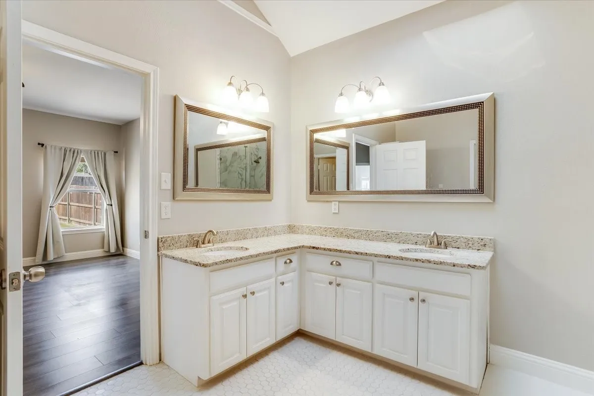 Primary bathroom with dual slinks
